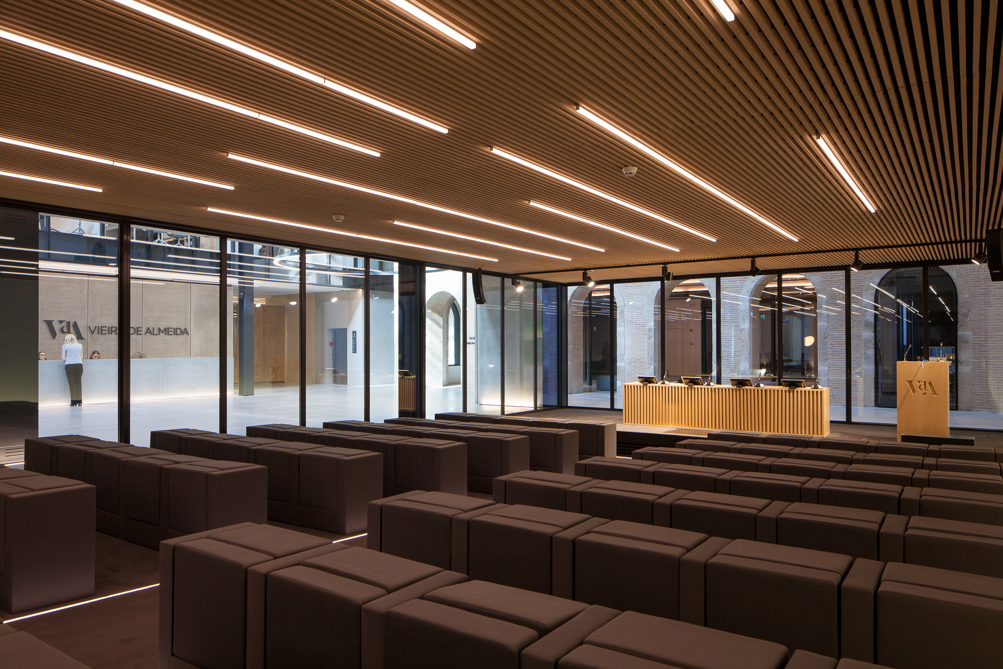 VdA - Vieira de Almeida Building and Interiors by PMC Arquitectos ...