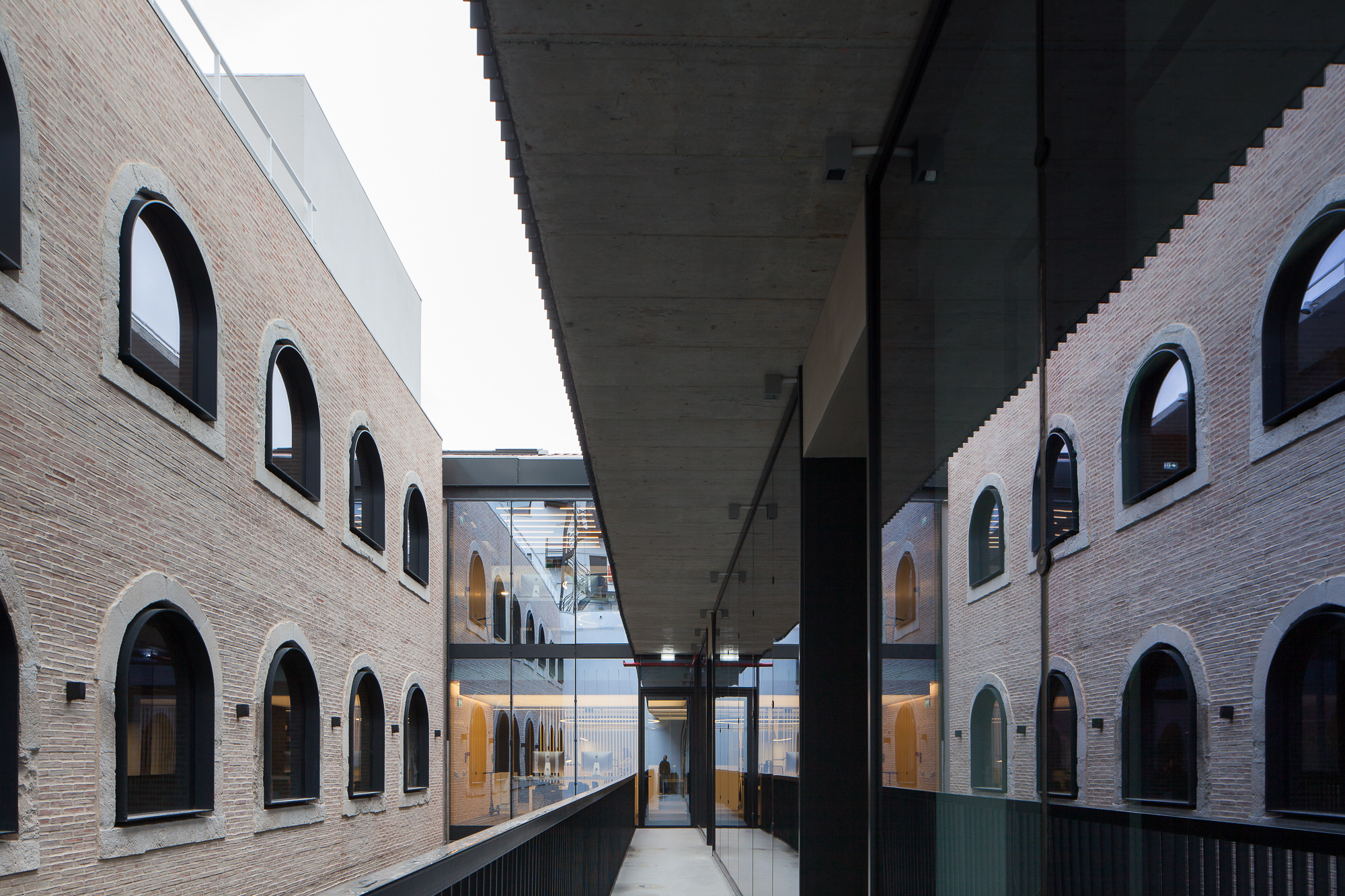 VdA - Vieira de Almeida Building and Interiors by PMC Arquitectos ...