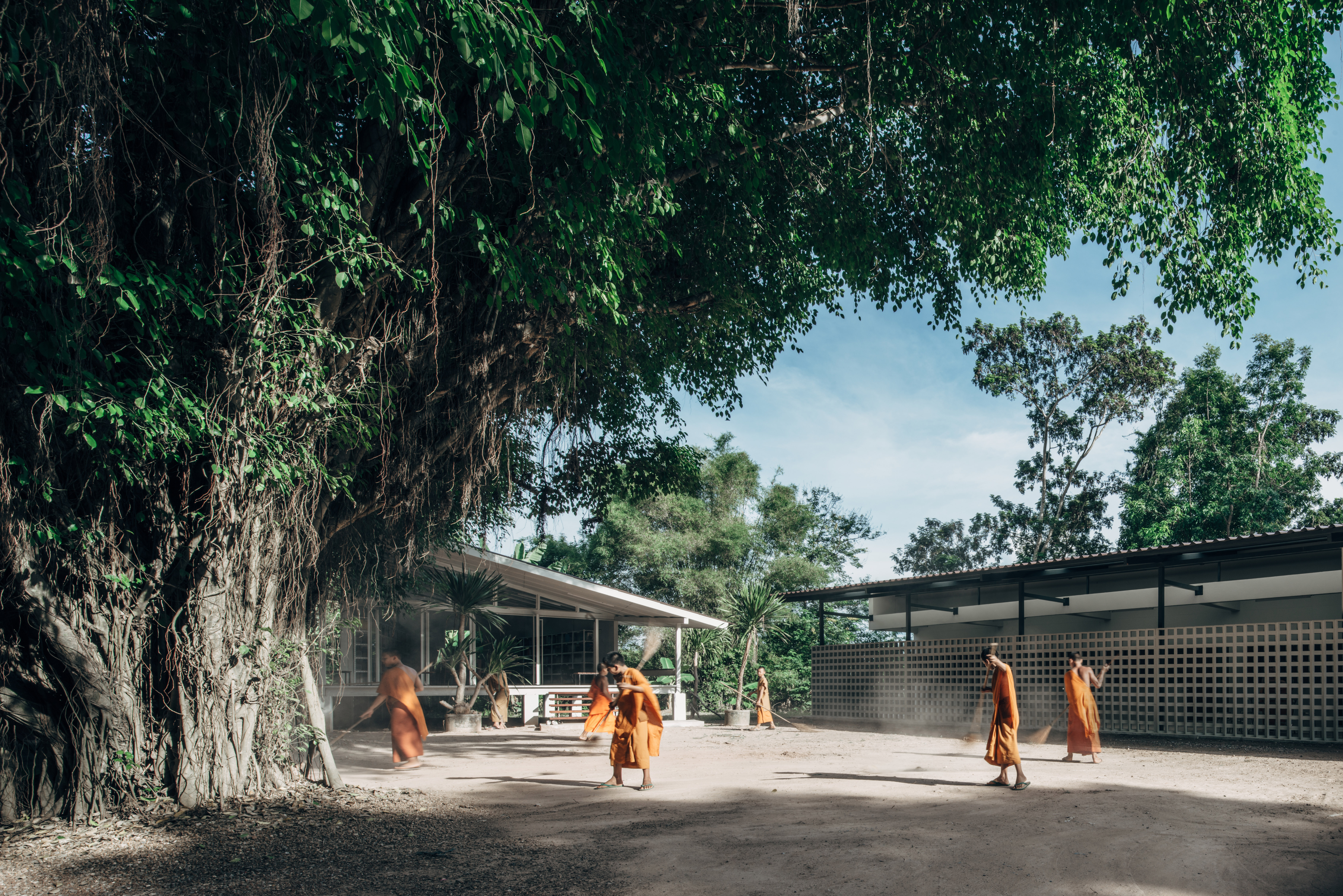 Sekolah thailand. Education Temple Slide download.