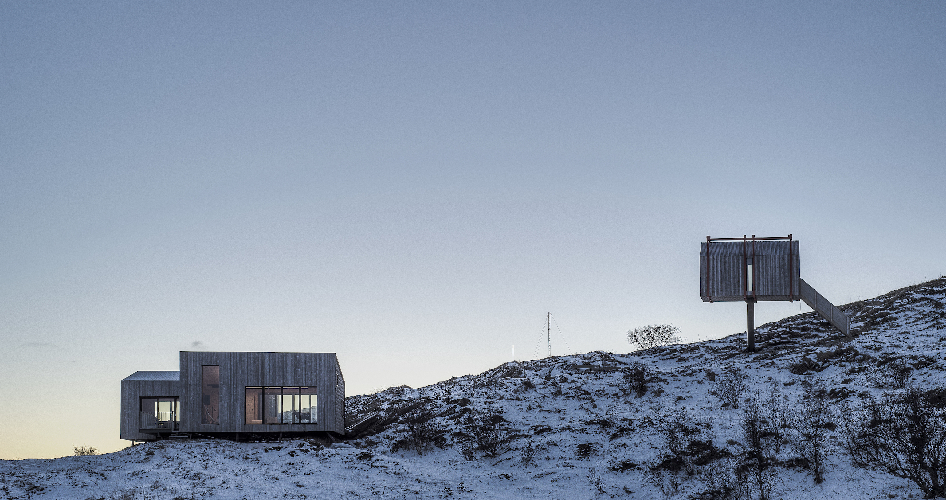 Уникальный комплекс. Норвегия Tyin Tegnestue. The Arctic Hideaway отель Норвегии. The Arctic Hideaway в будё, Северная Норвегия. Поселок на берегу норвежского моря от Tyin Tegnestue.