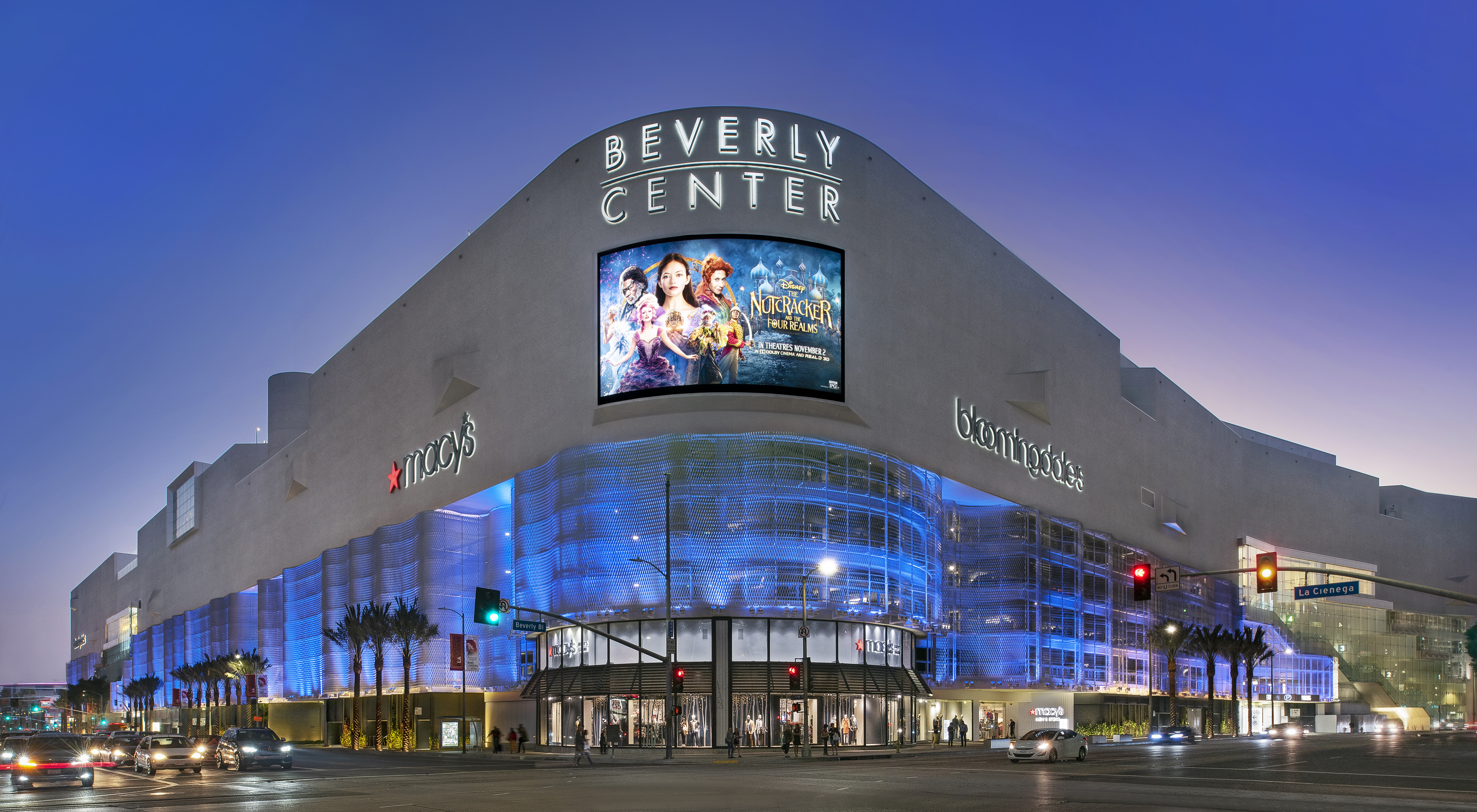 Me centre. Beverly Center Беверли-Хиллз. Beverly Center Лос Анджелес. Торговый центр Беверли Хиллз. Beverly Center ТЦ.