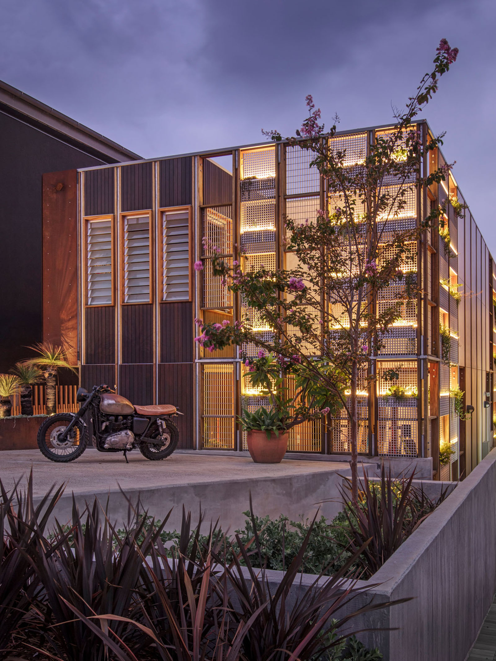 Idea 2679894 Living Screen House by CplusC Architectural in