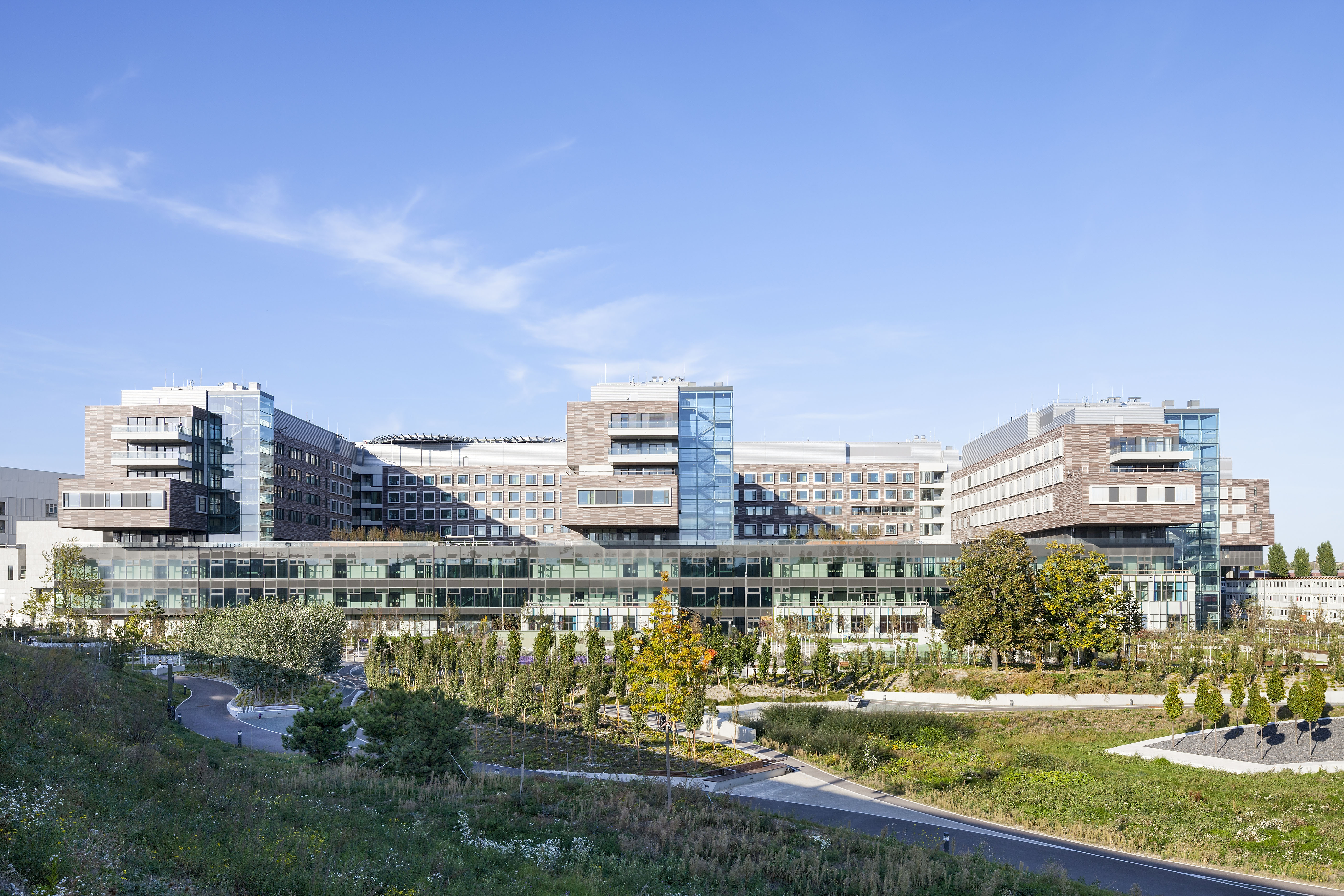 Больница в вене. Hospital Landscape. Business District Vienna. Где больница в Маджестике.