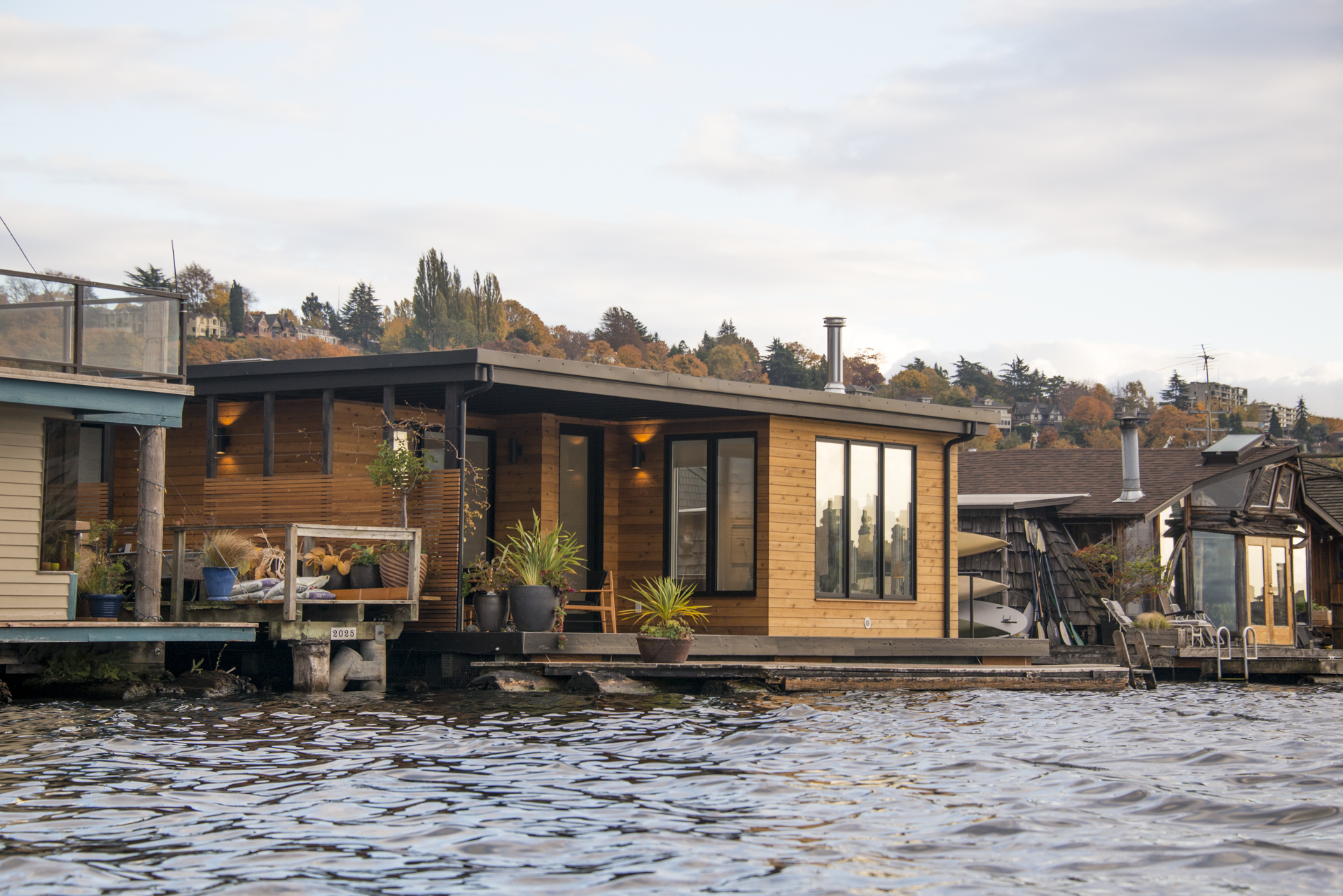 Lake Union Floating Home by ATELIER DROME architecture + interior