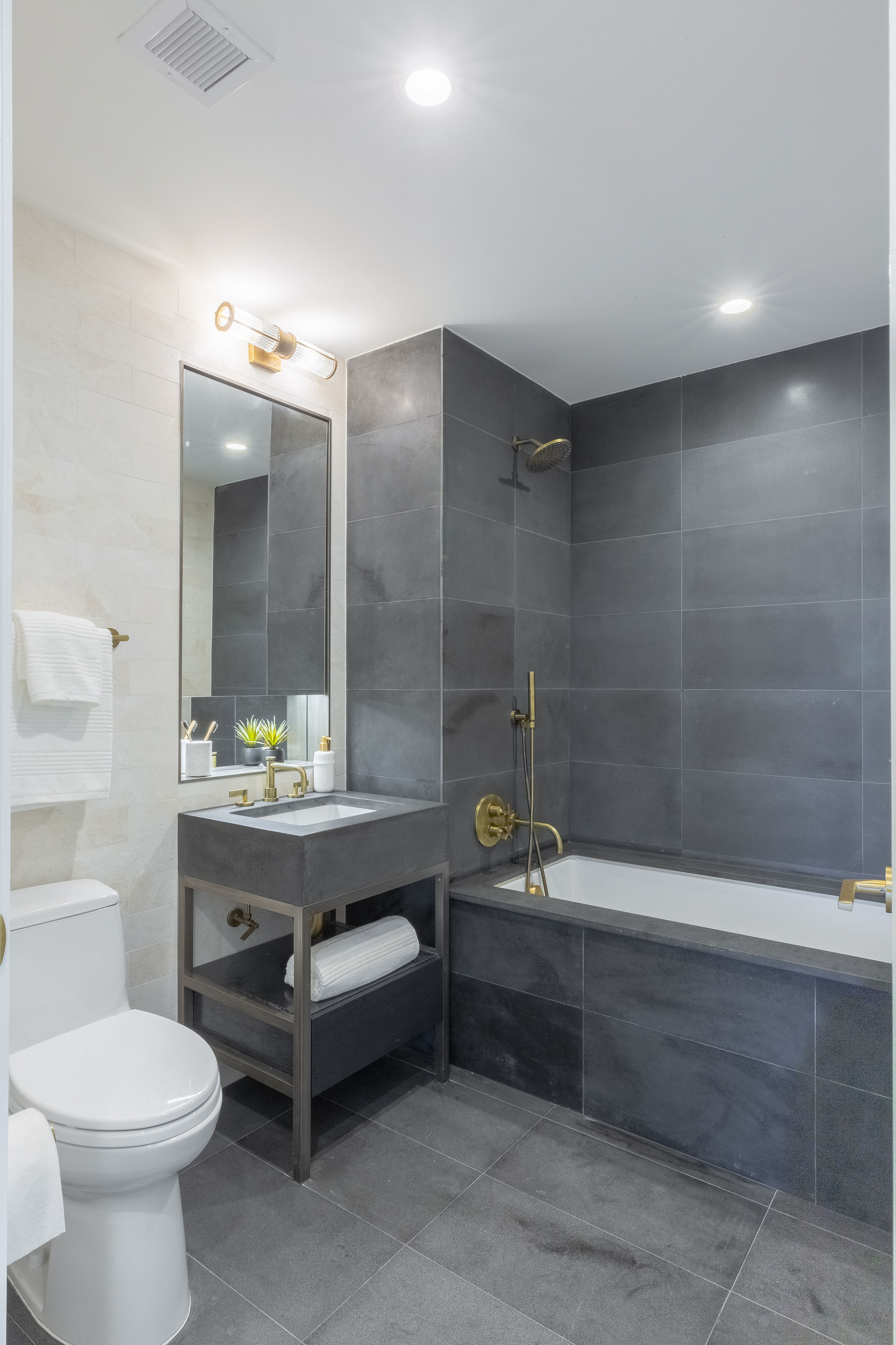 © Hill West Architects