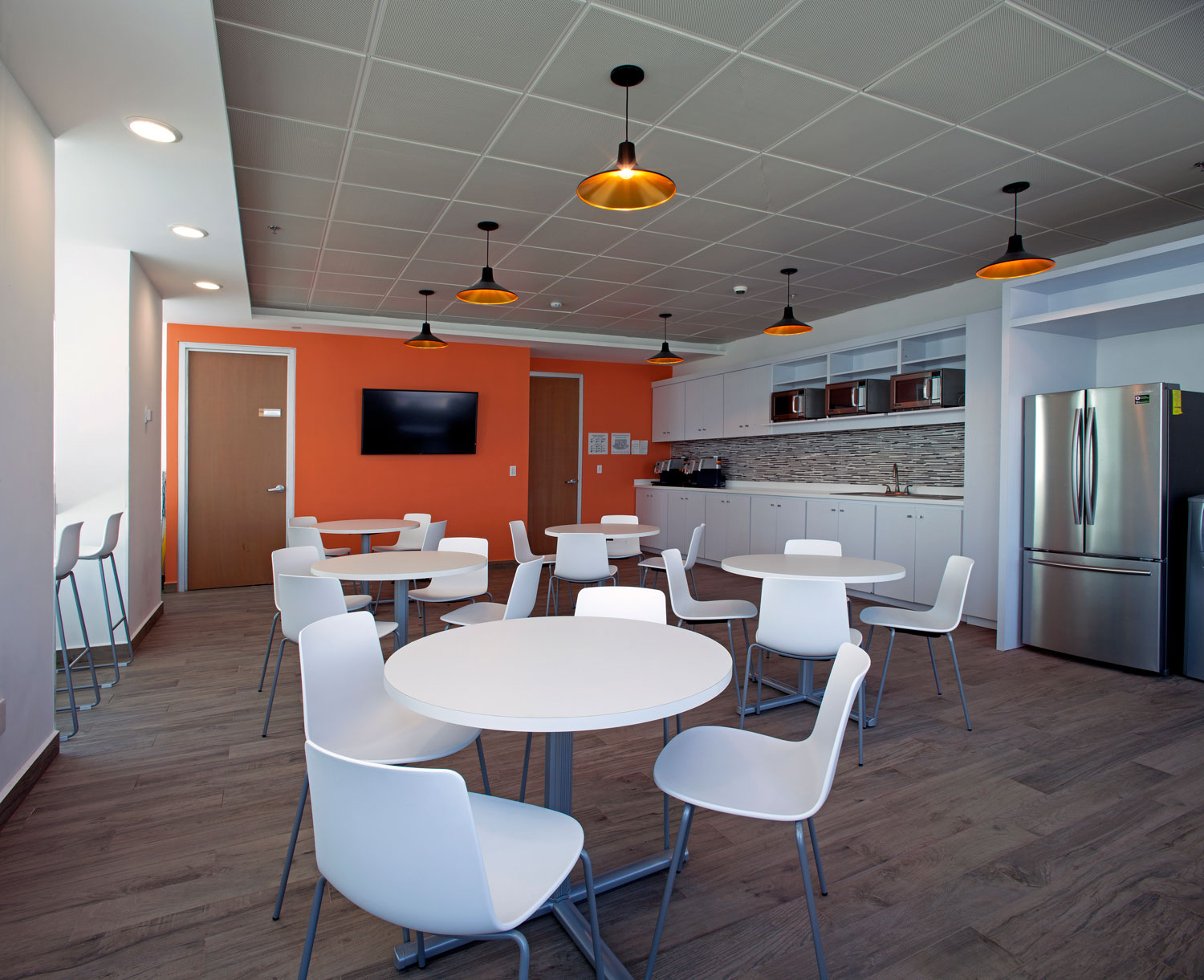 Oliver Wyman / Marsh & McLennan Companies by SPS+Sinapsis - Architizer