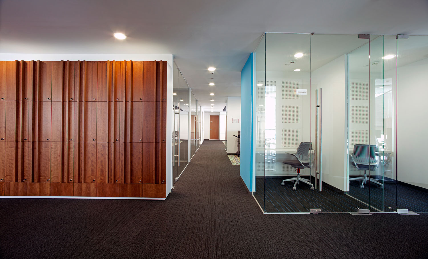 Oliver Wyman / Marsh & McLennan Companies by SPS+Sinapsis - Architizer
