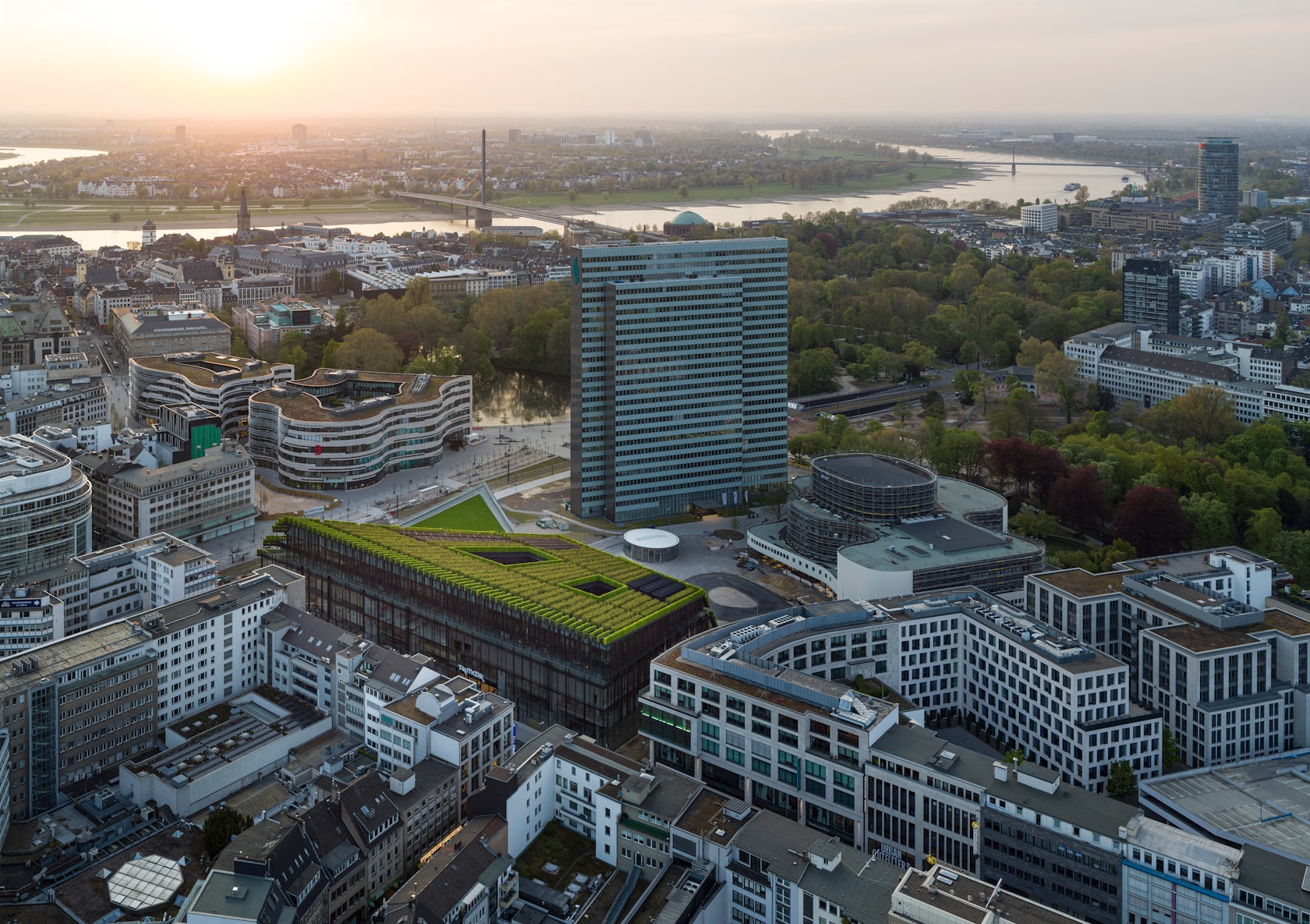 © ingenhoven architects / HGEsch Photography