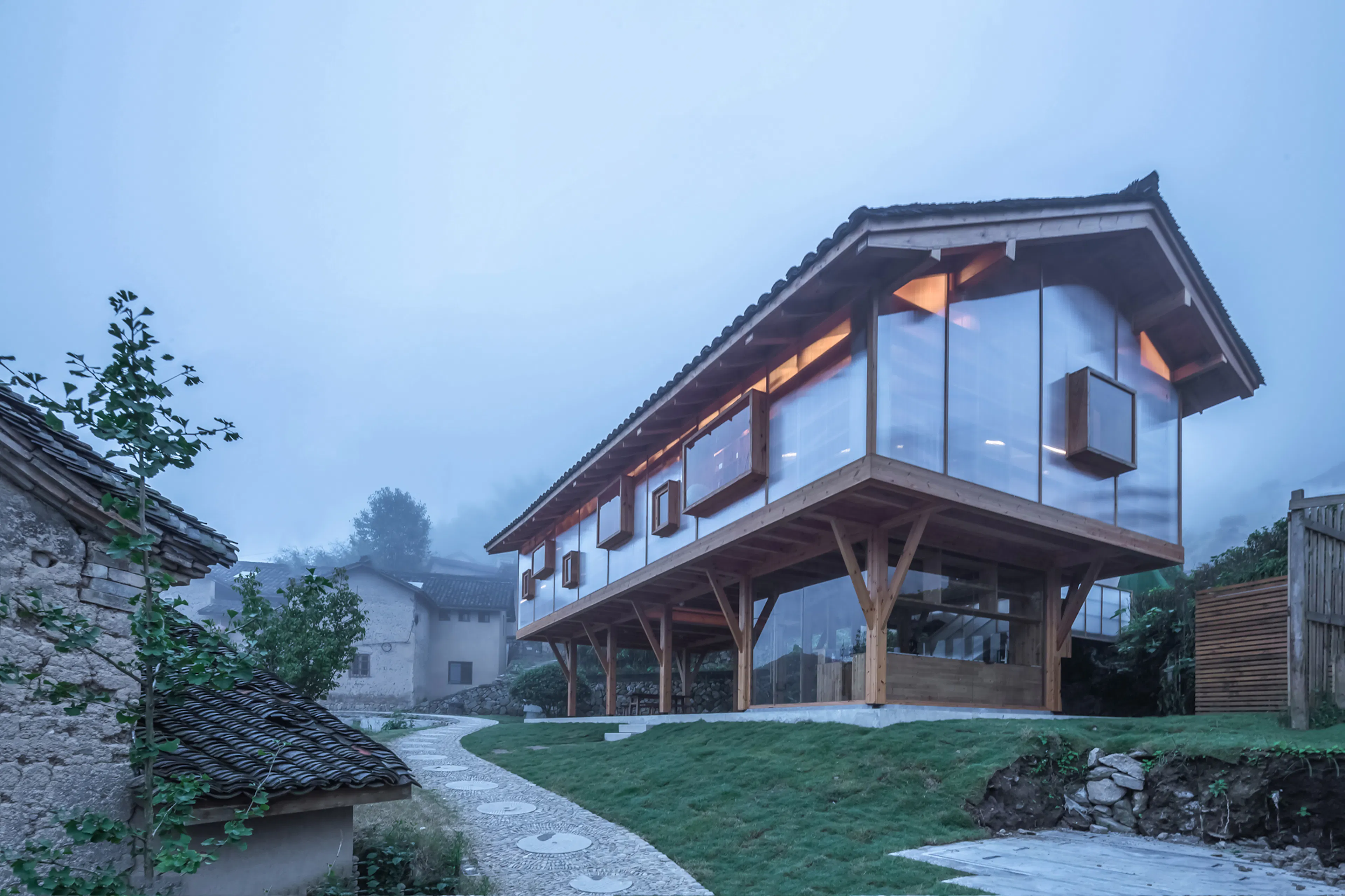 Mountain House in Mist, Zhejiang