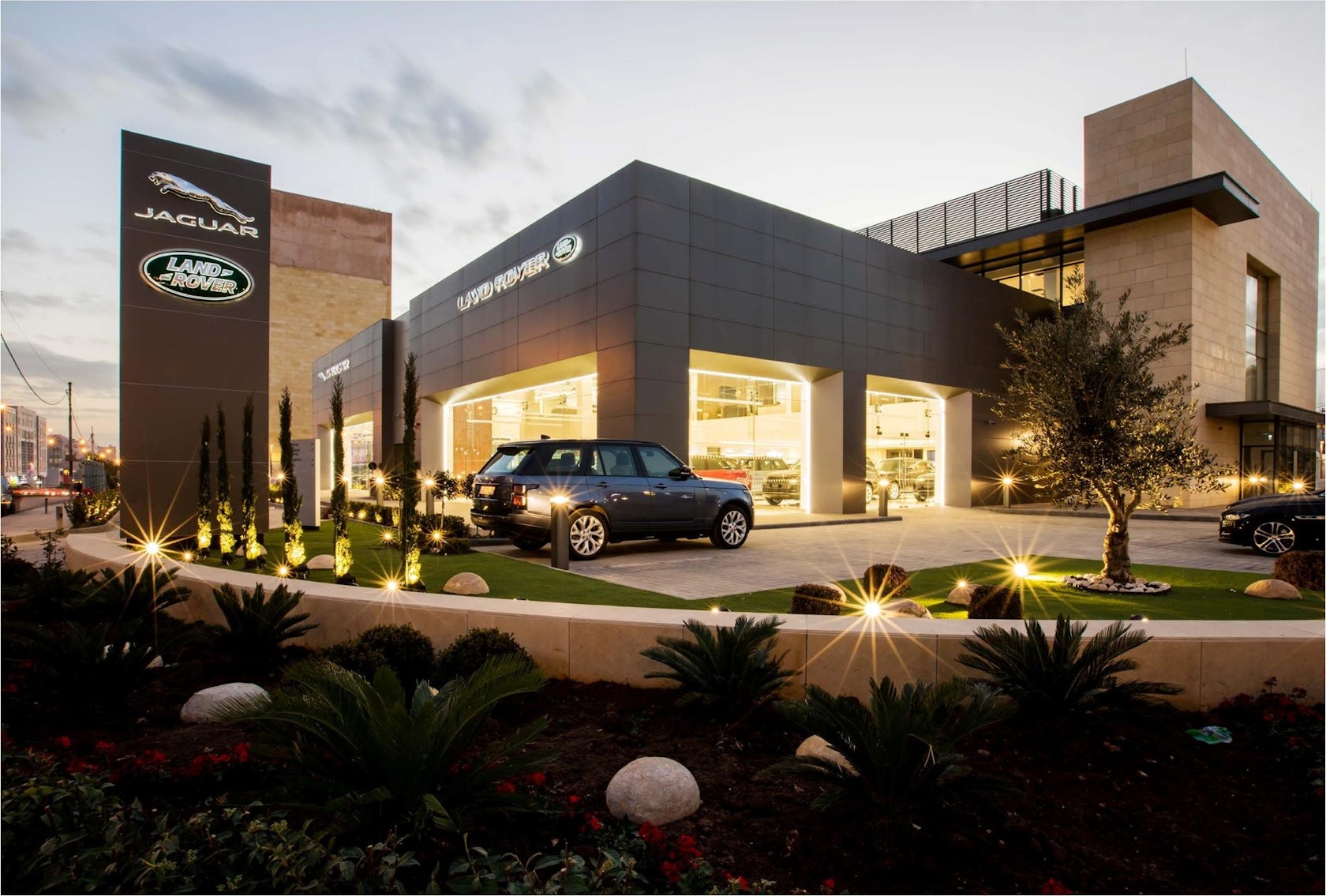 Jaguar Land Rover Showroom - Mahmoudia Motors by Tahhan and Bushnaq ...