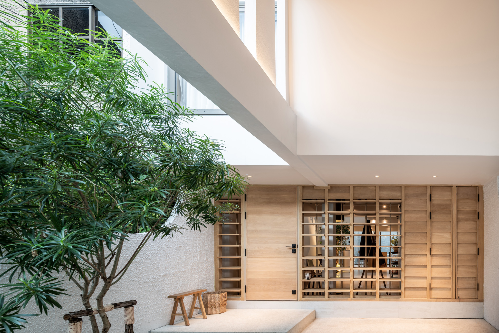 Pillar house by Anonym Architizer