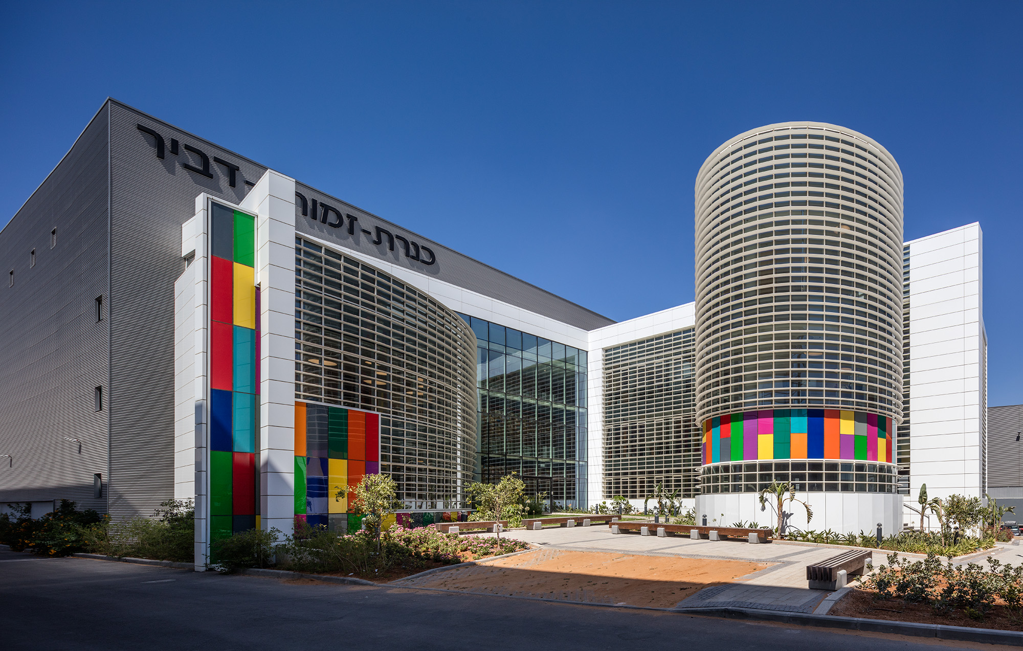tel-aviv-hq-for-an-american-based-company-by-auerbach-halevy-architects