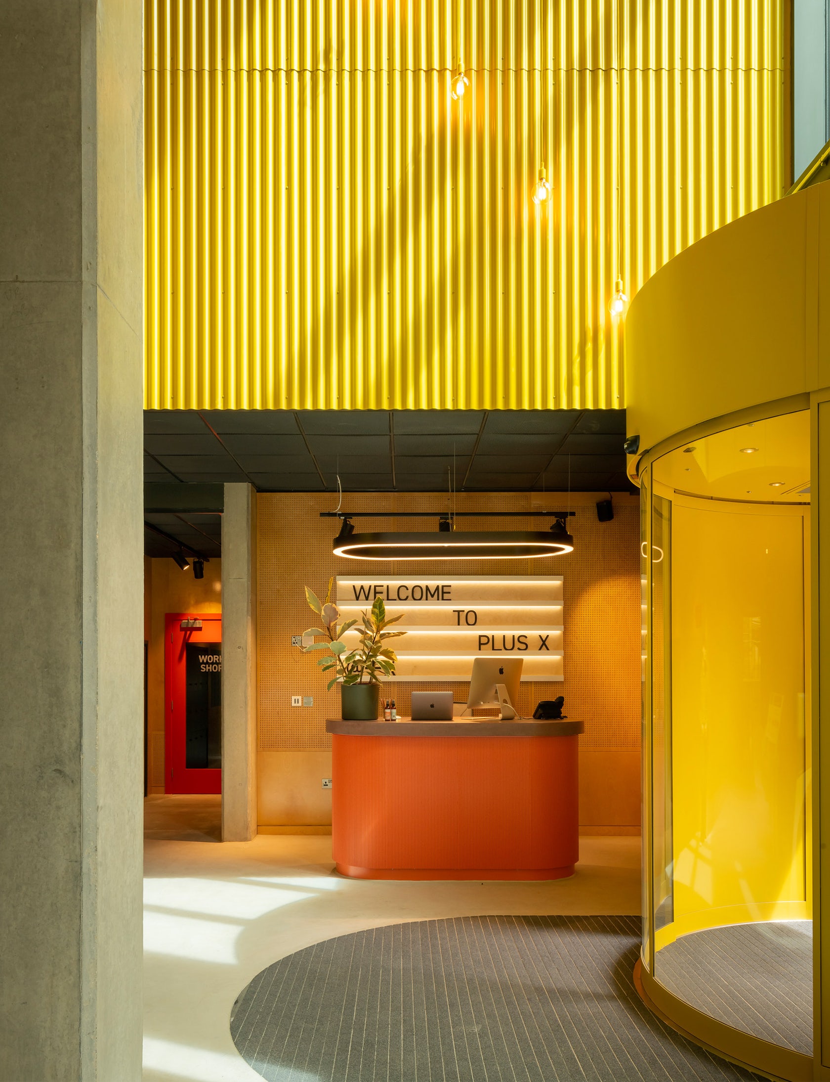 © استوديو إيغريت ويست