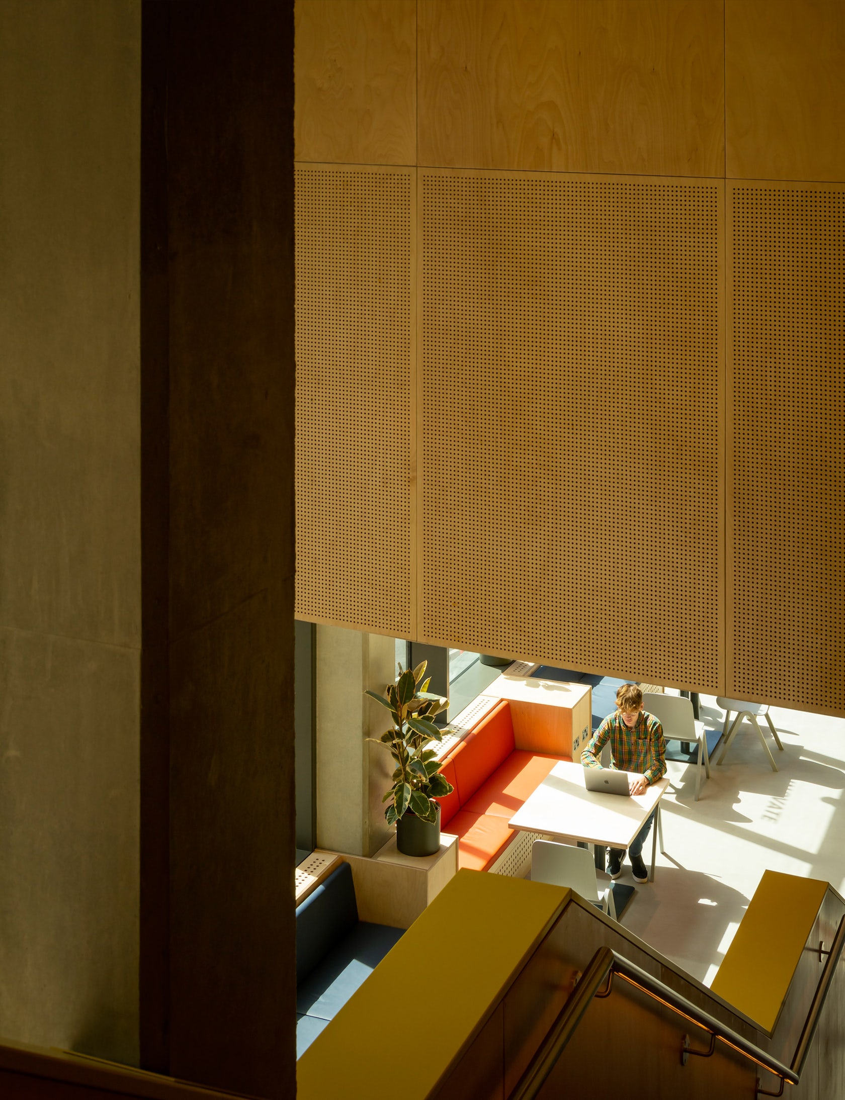 © استوديو إيغريت ويست