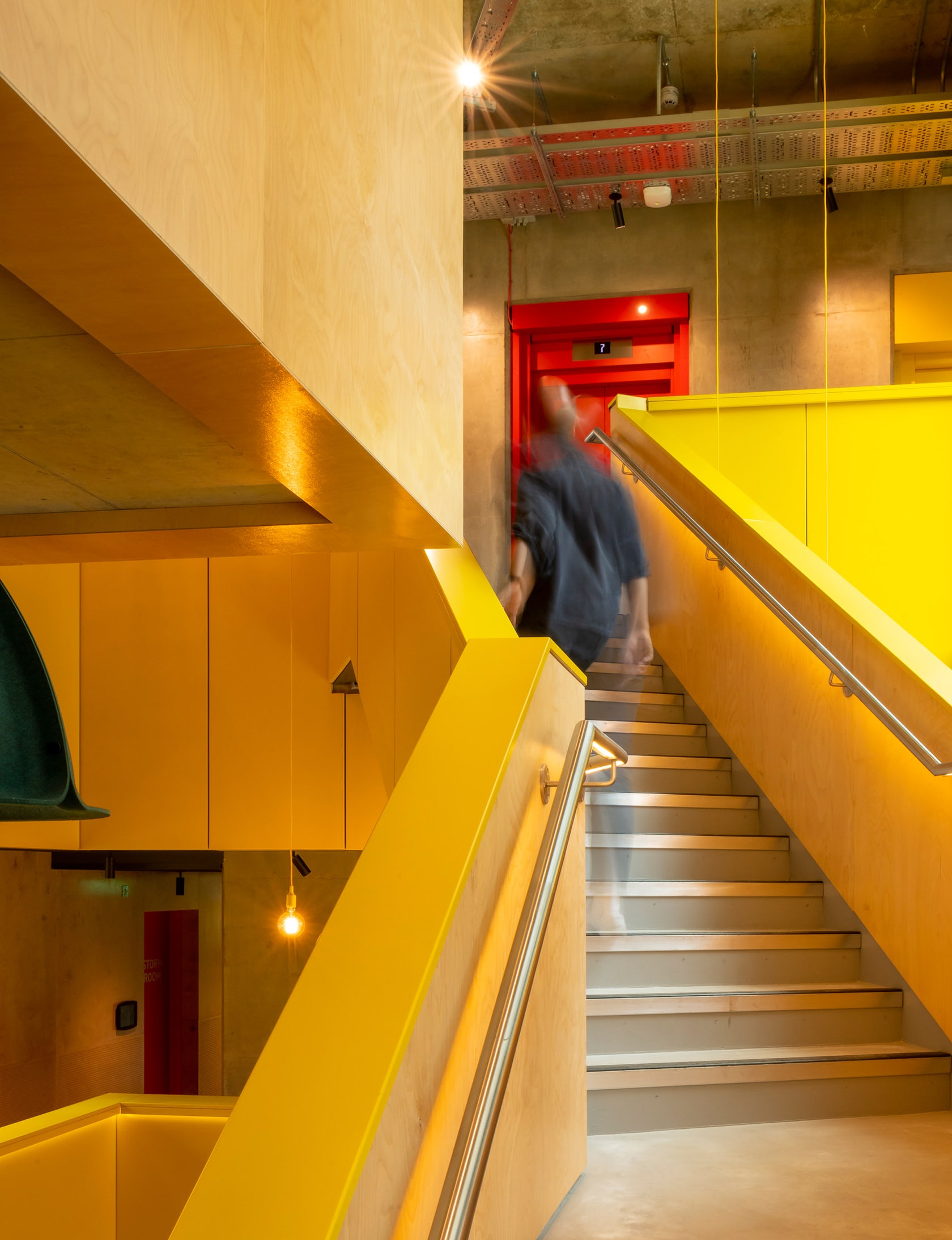 © استوديو إيغريت ويست