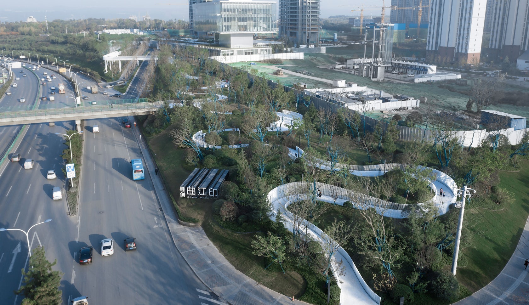 © تضاريس TROP + مساحة مفتوحة