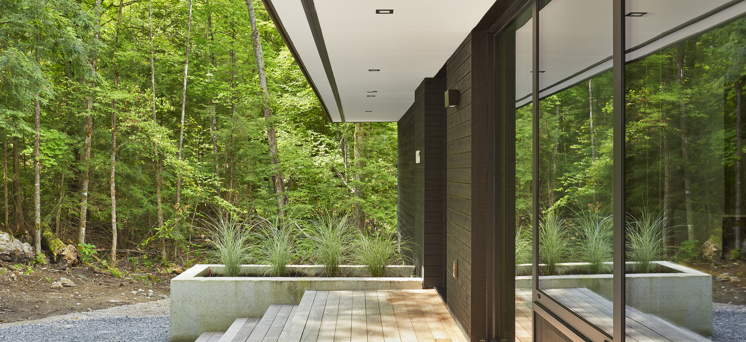 © ZERAFA STUDIO LLC