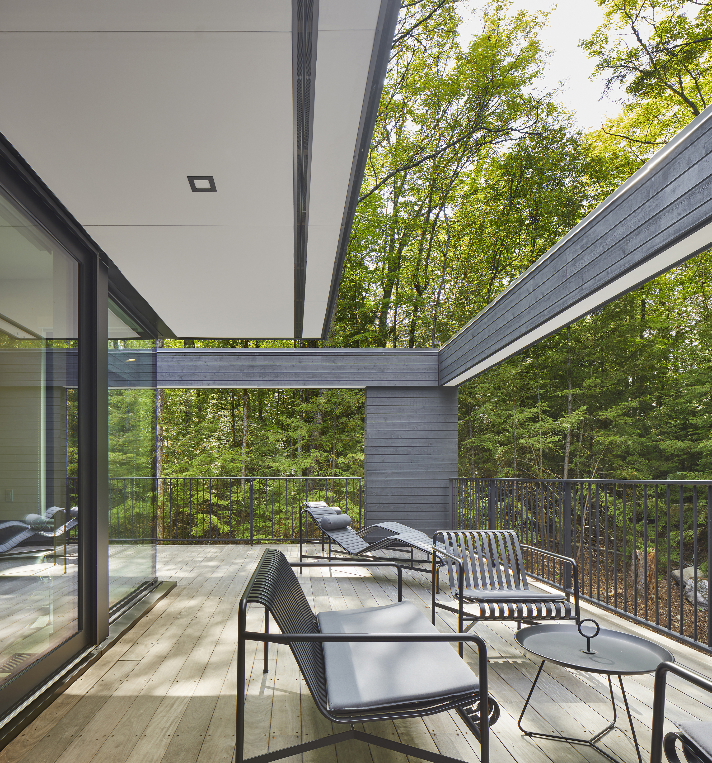 © ZERAFA STUDIO LLC