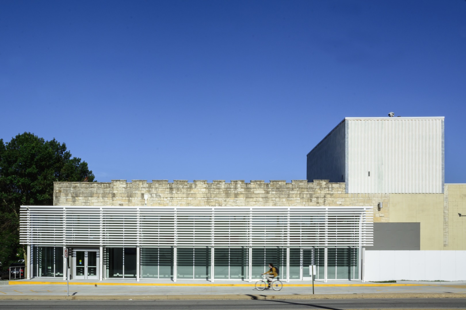 des-moines-community-playhouse-bnim-architizer-journal