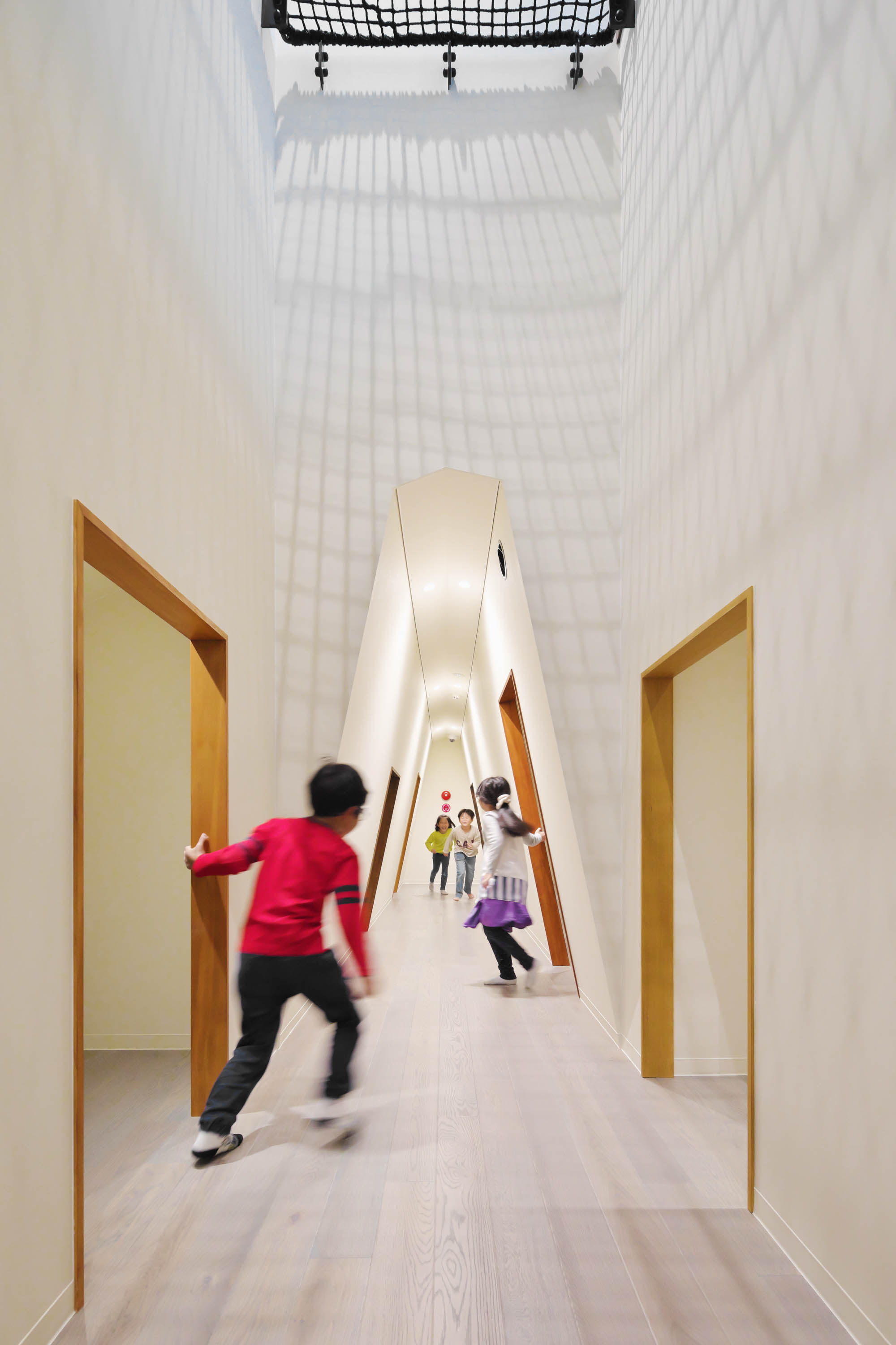 © HIBINOSEKKEI+youjinoshiro