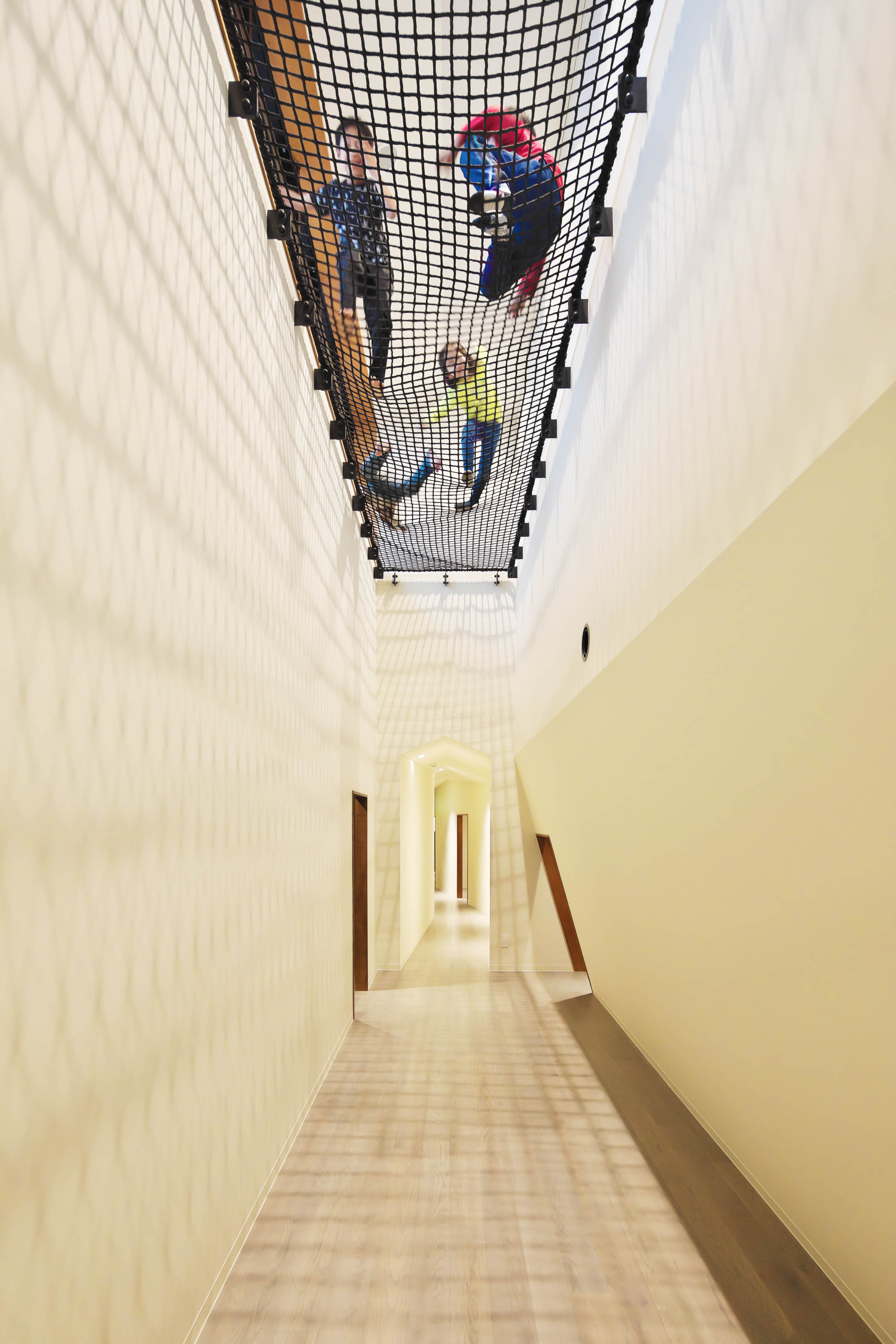 © HIBINOSEKKEI+youjinoshiro