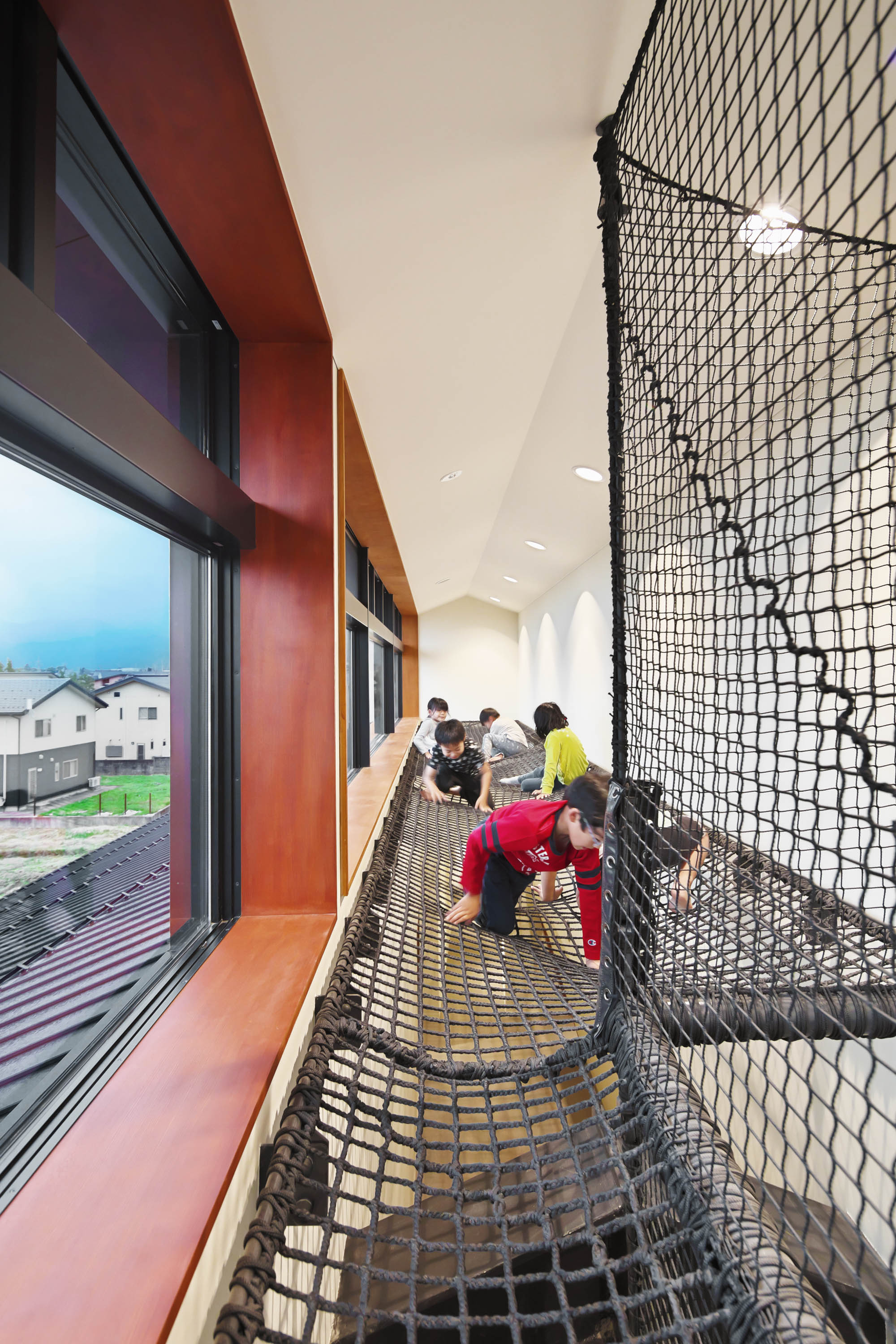 © HIBINOSEKKEI+youjinoshiro