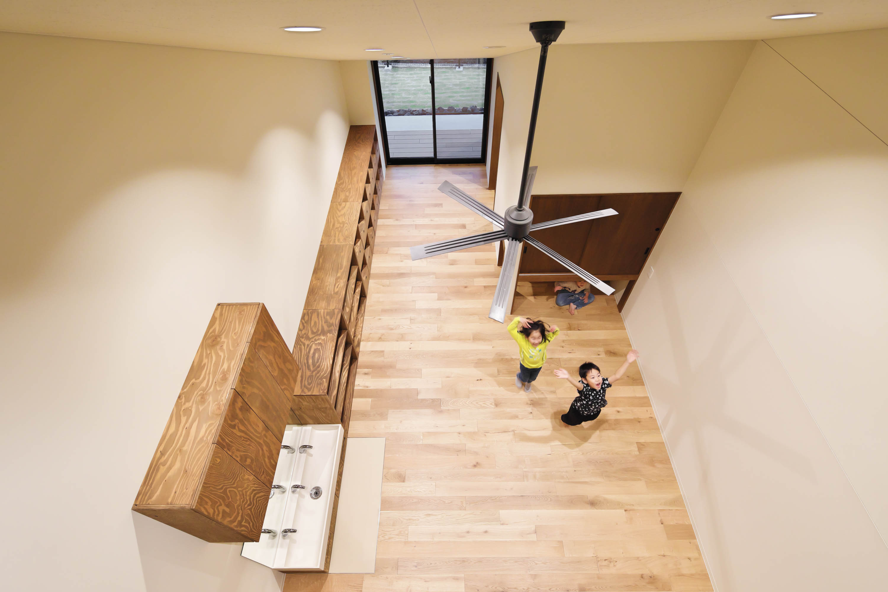 © HIBINOSEKKEI+youjinoshiro