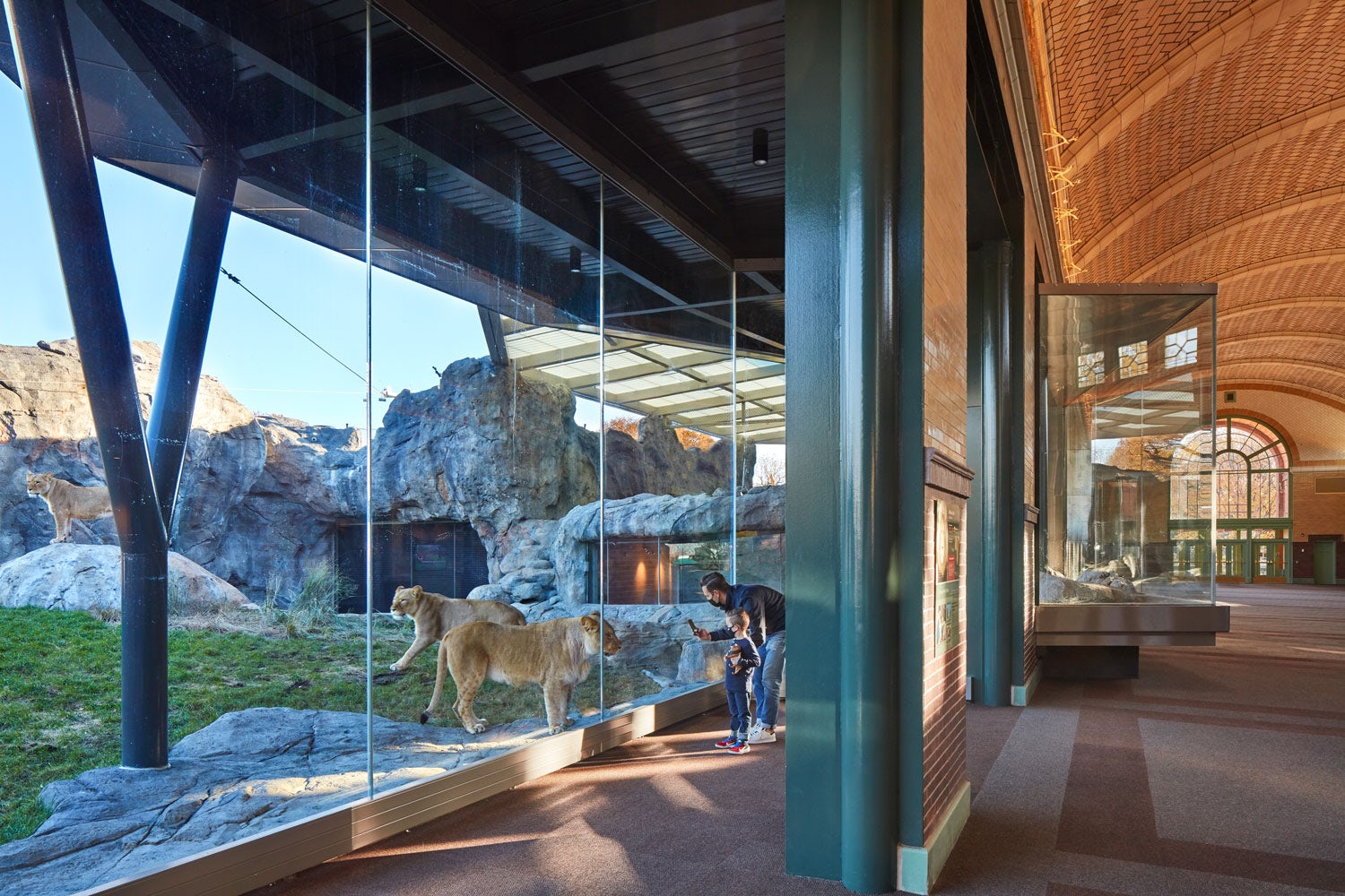 © Goettsch Partners