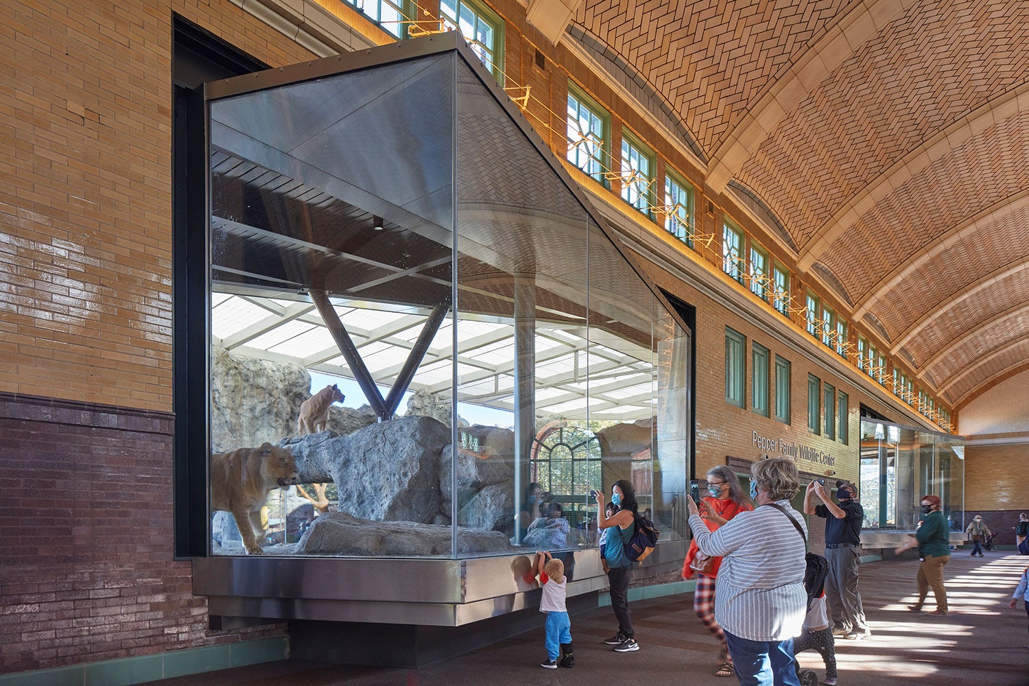 © Goettsch Partners