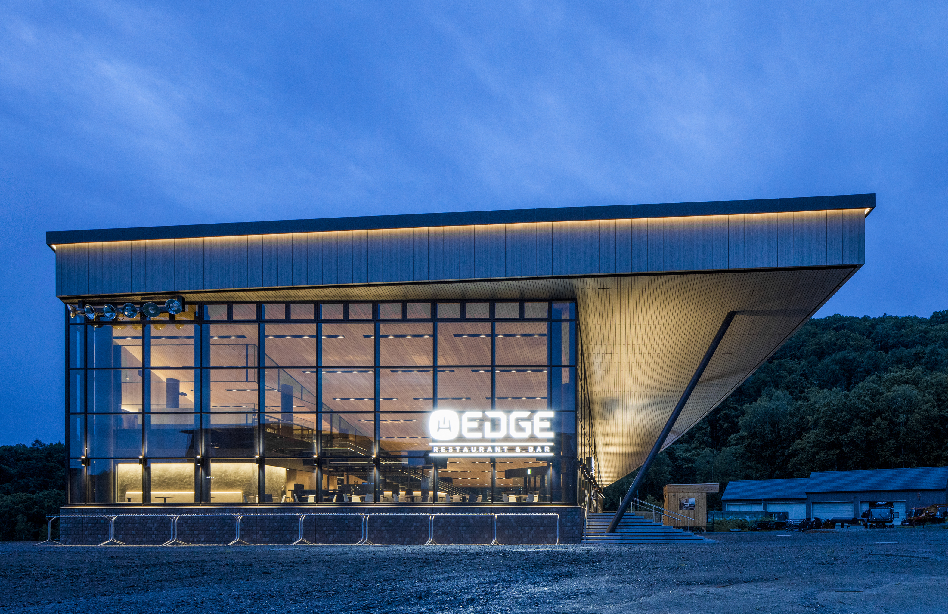 Niseko Hanazono Resort New Restaurant / Café&Bar “HANAZONO EDGE