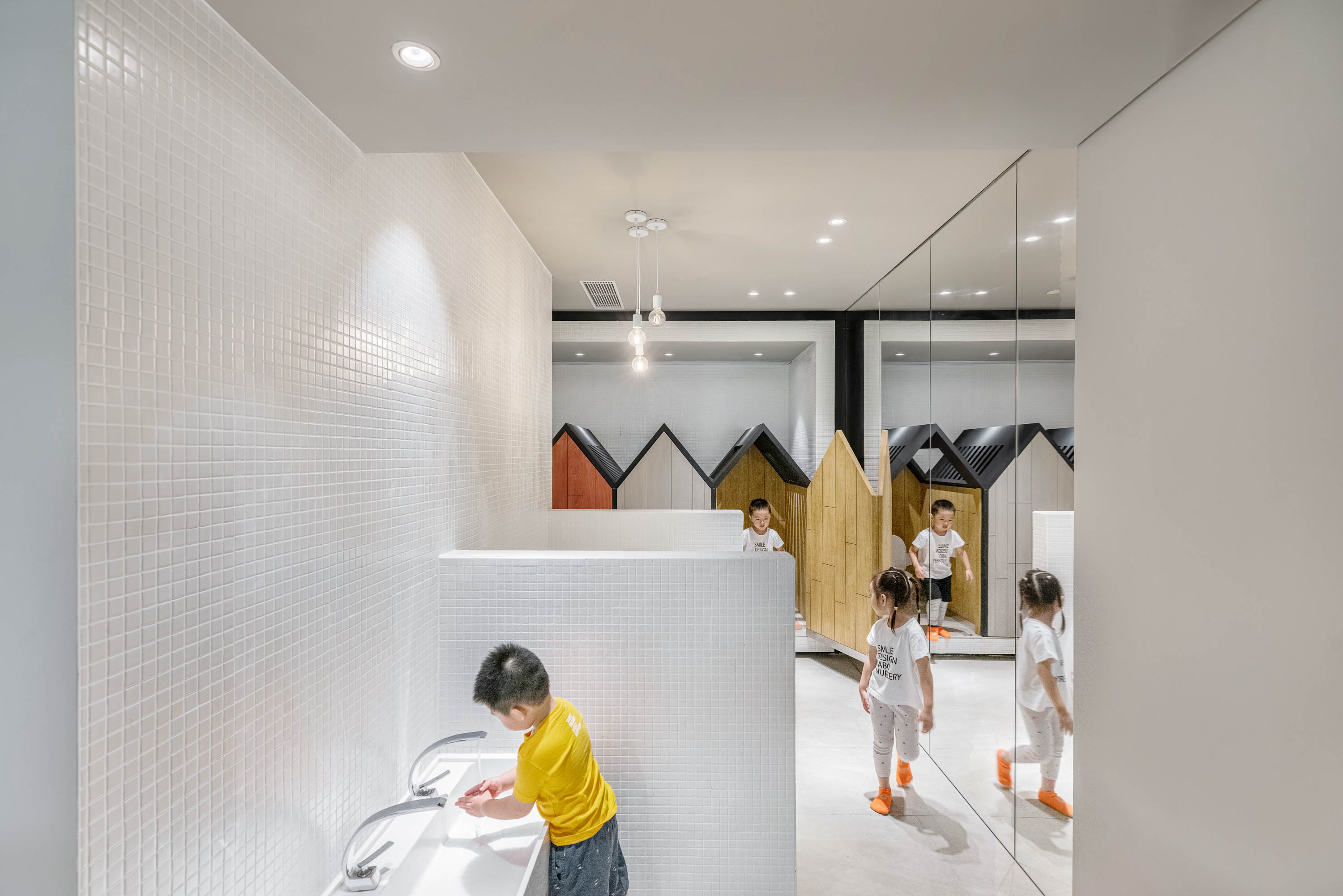 © HIBINOSEKKEI+Youji no Shiro