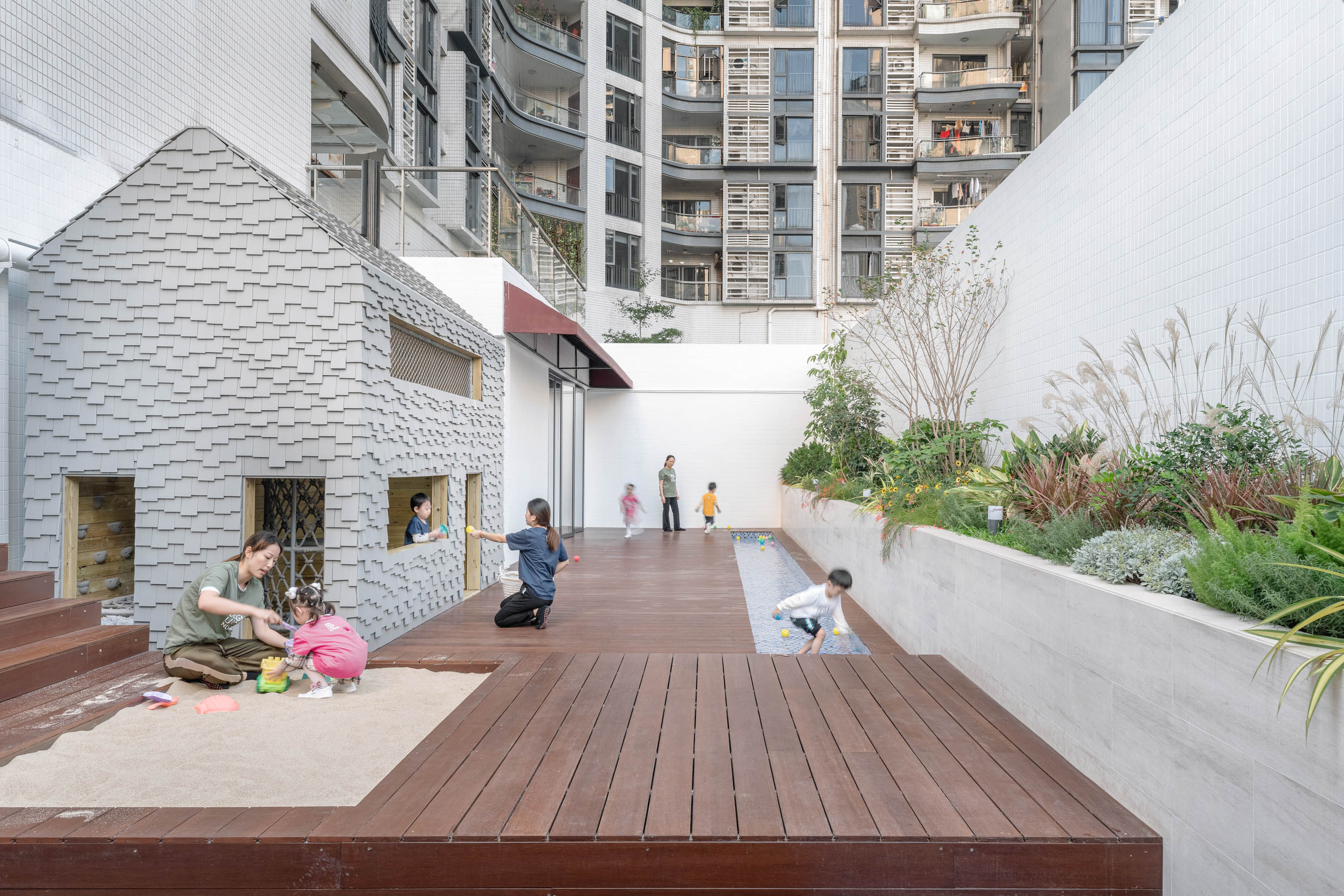 © HIBINOSEKKEI+Youji no Shiro