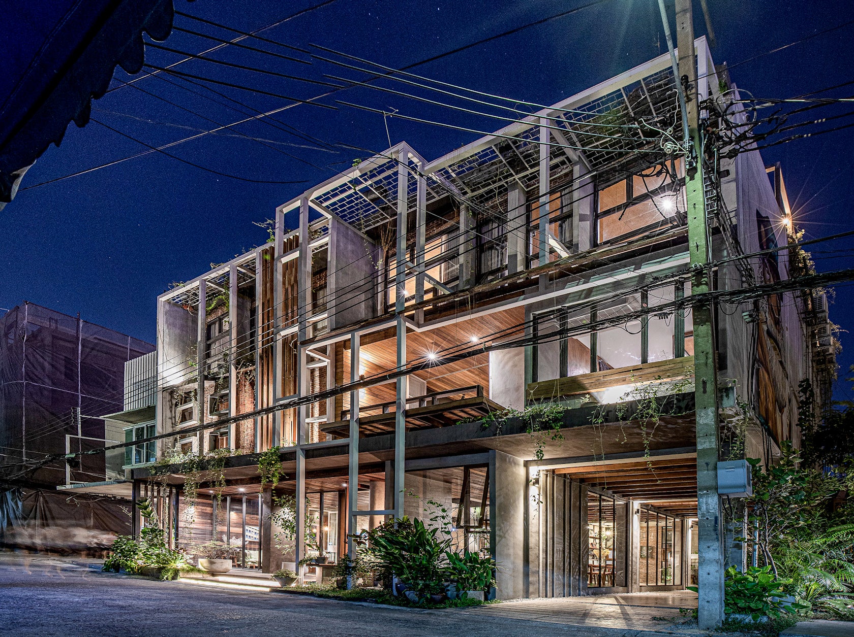 © phahonchai premjai