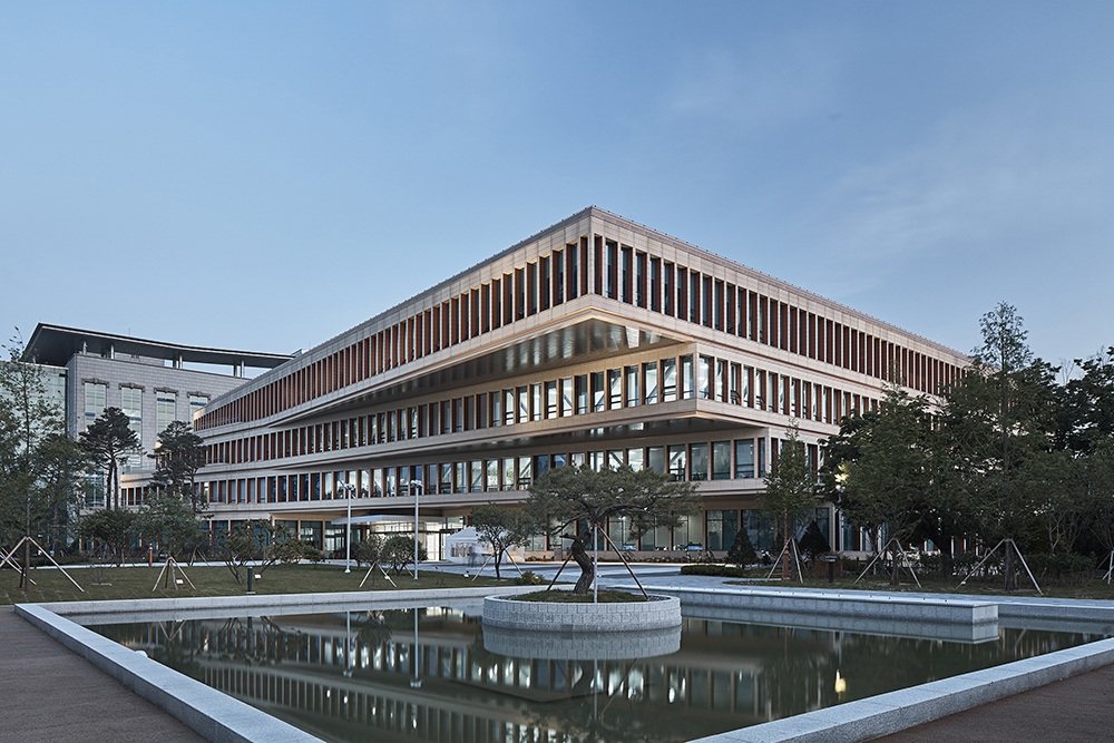 © HAEAHN Architecture