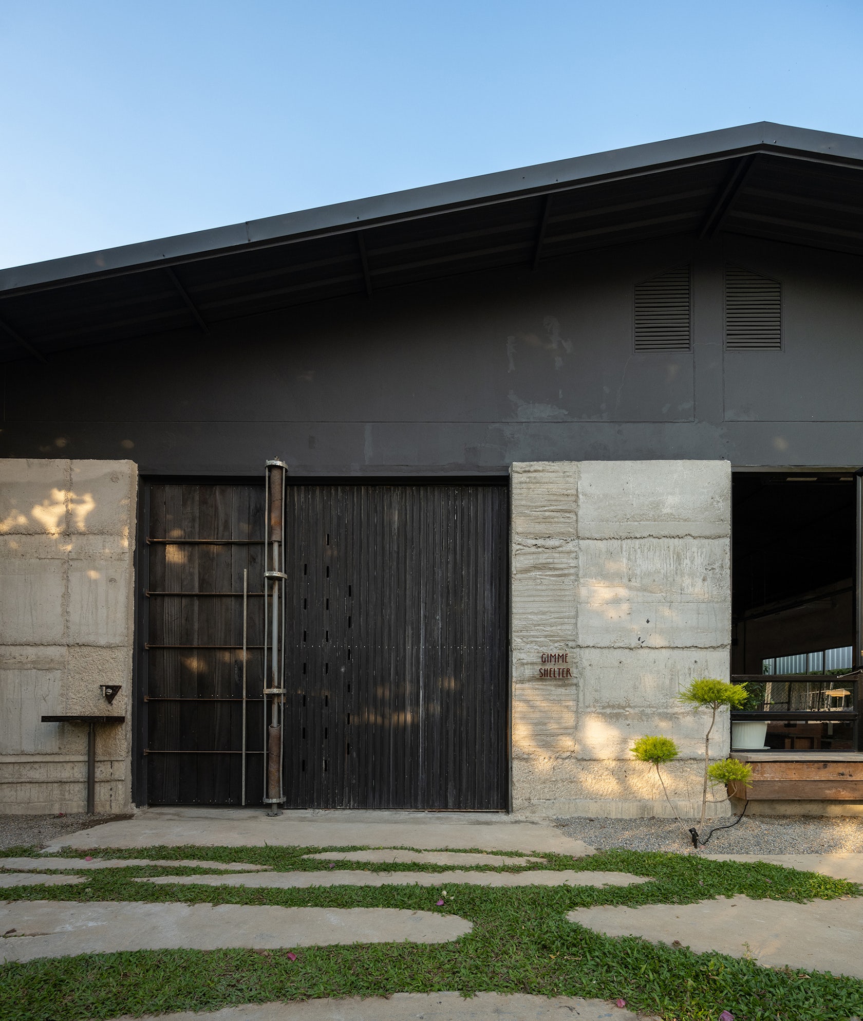 © Housescape Design Lab