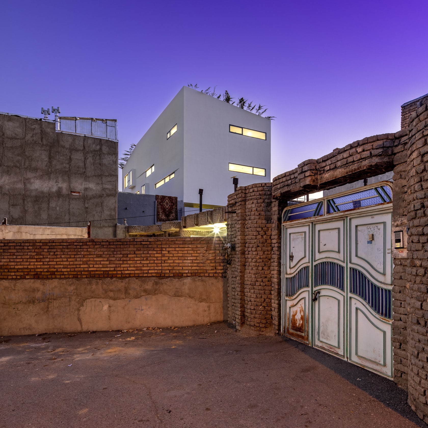 © Davood Boroojeni Office