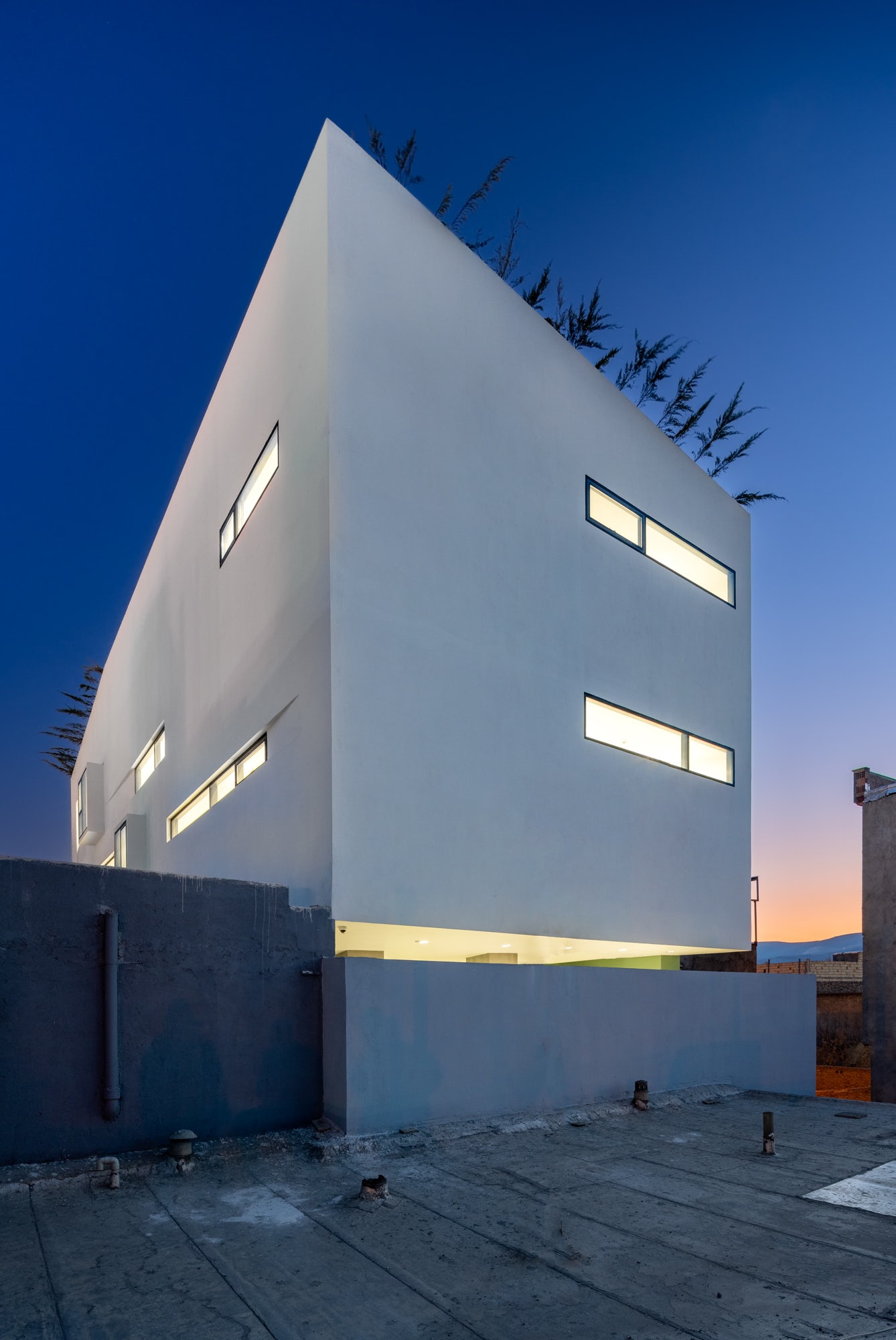 © Davood Boroojeni Office