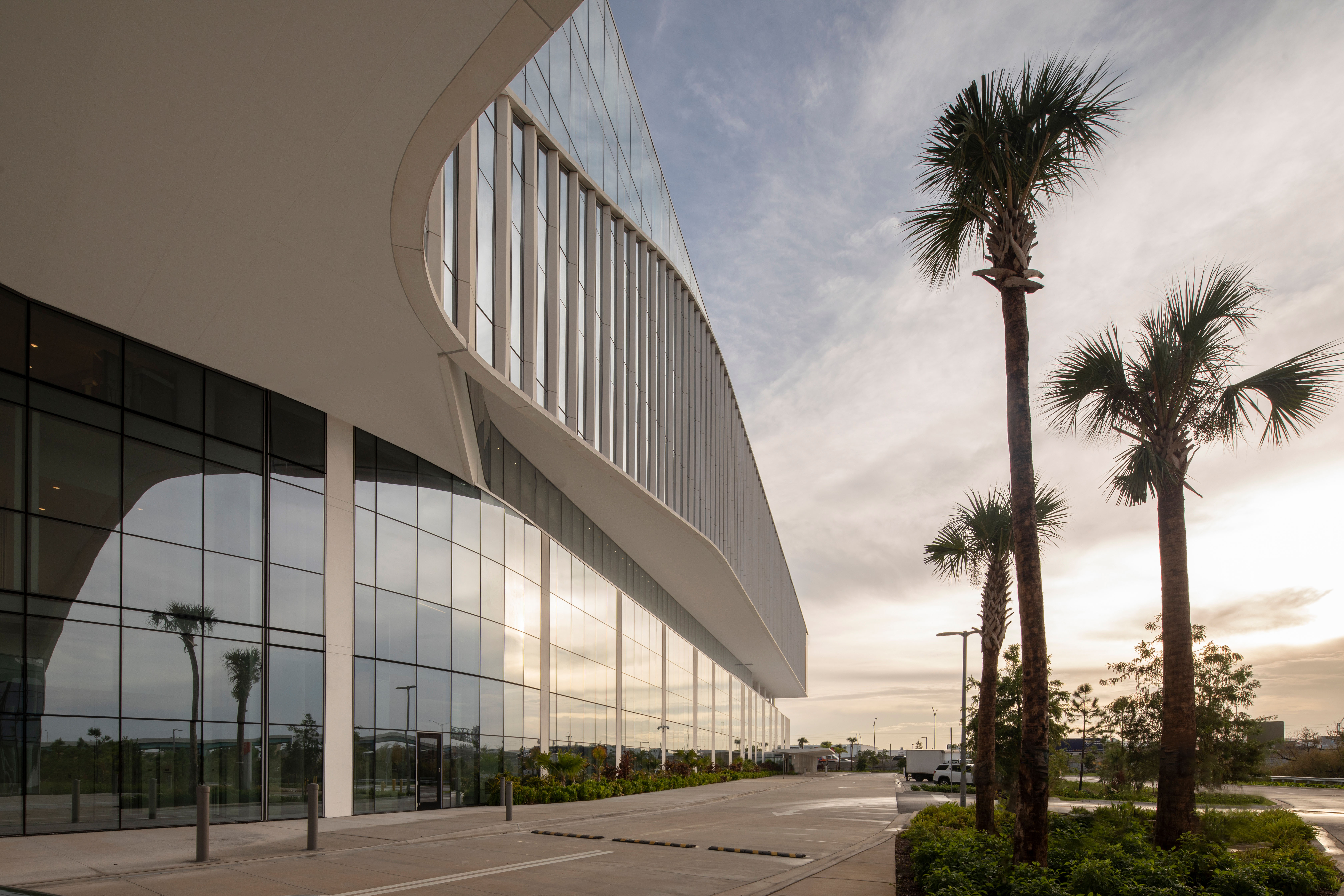 Jackson West Medical Center Doral Campus // Perkins and Will