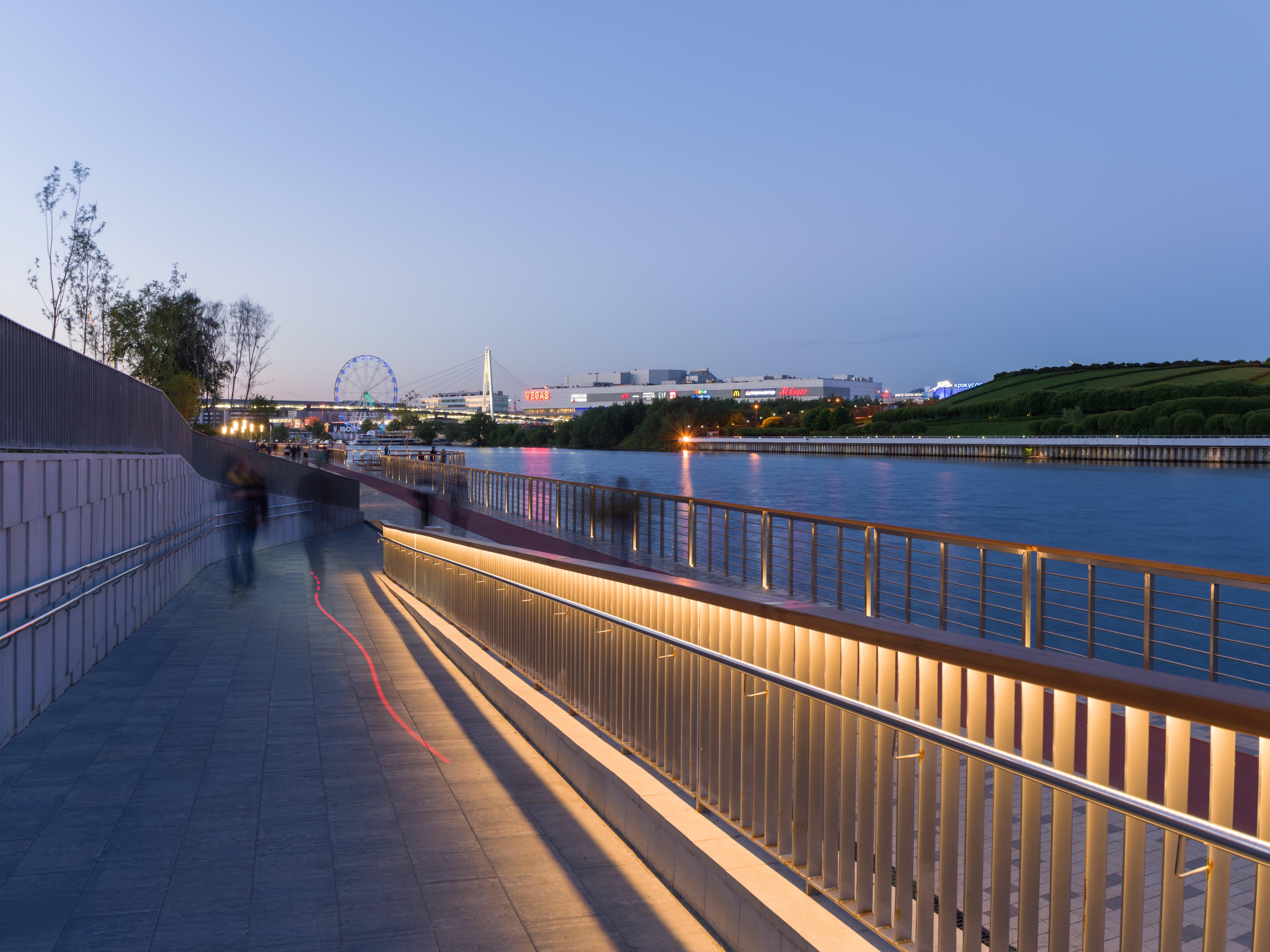 A new embankment designed in collaboration with communities by Basis ...