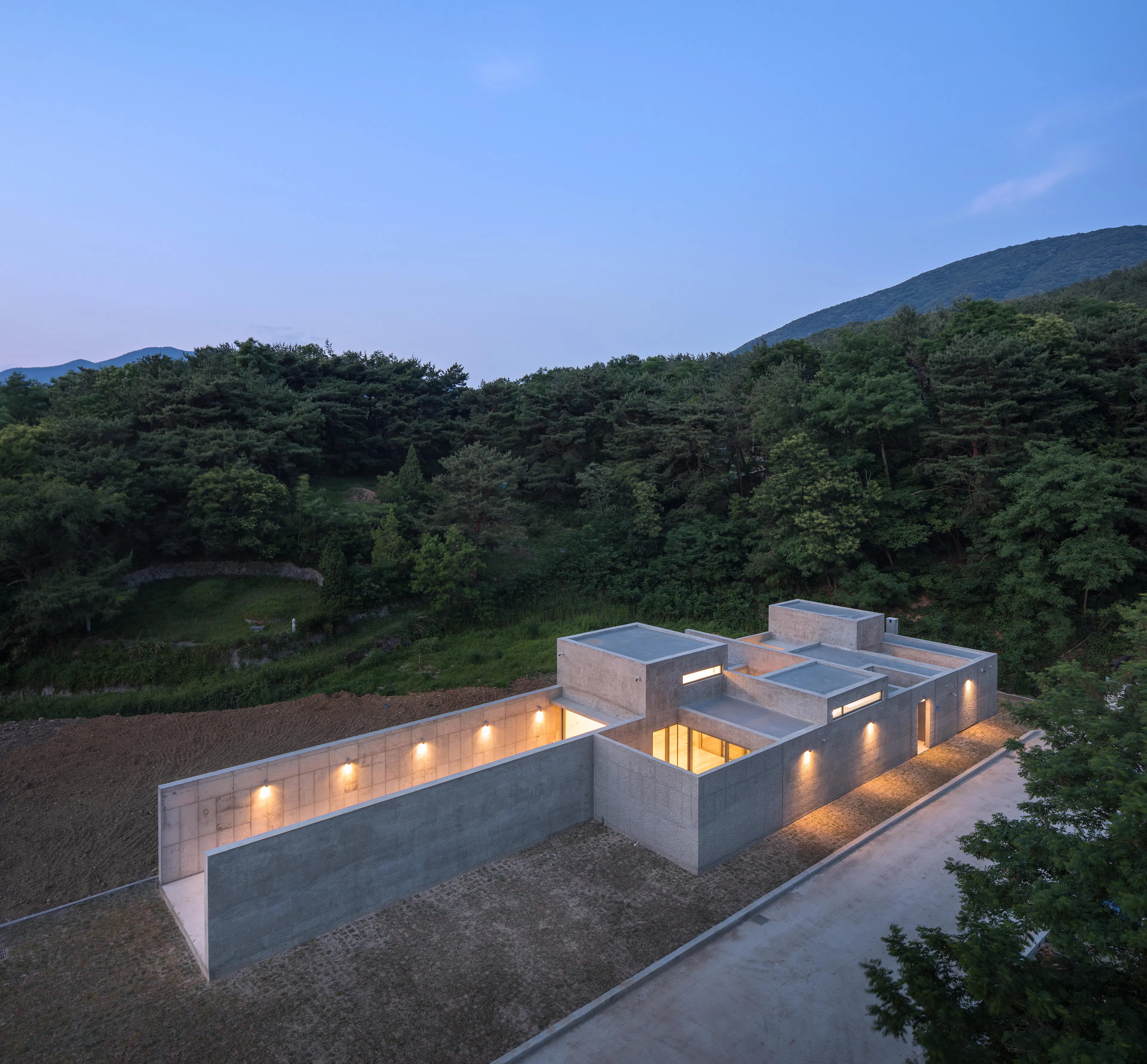 Closed house, Open house — 1