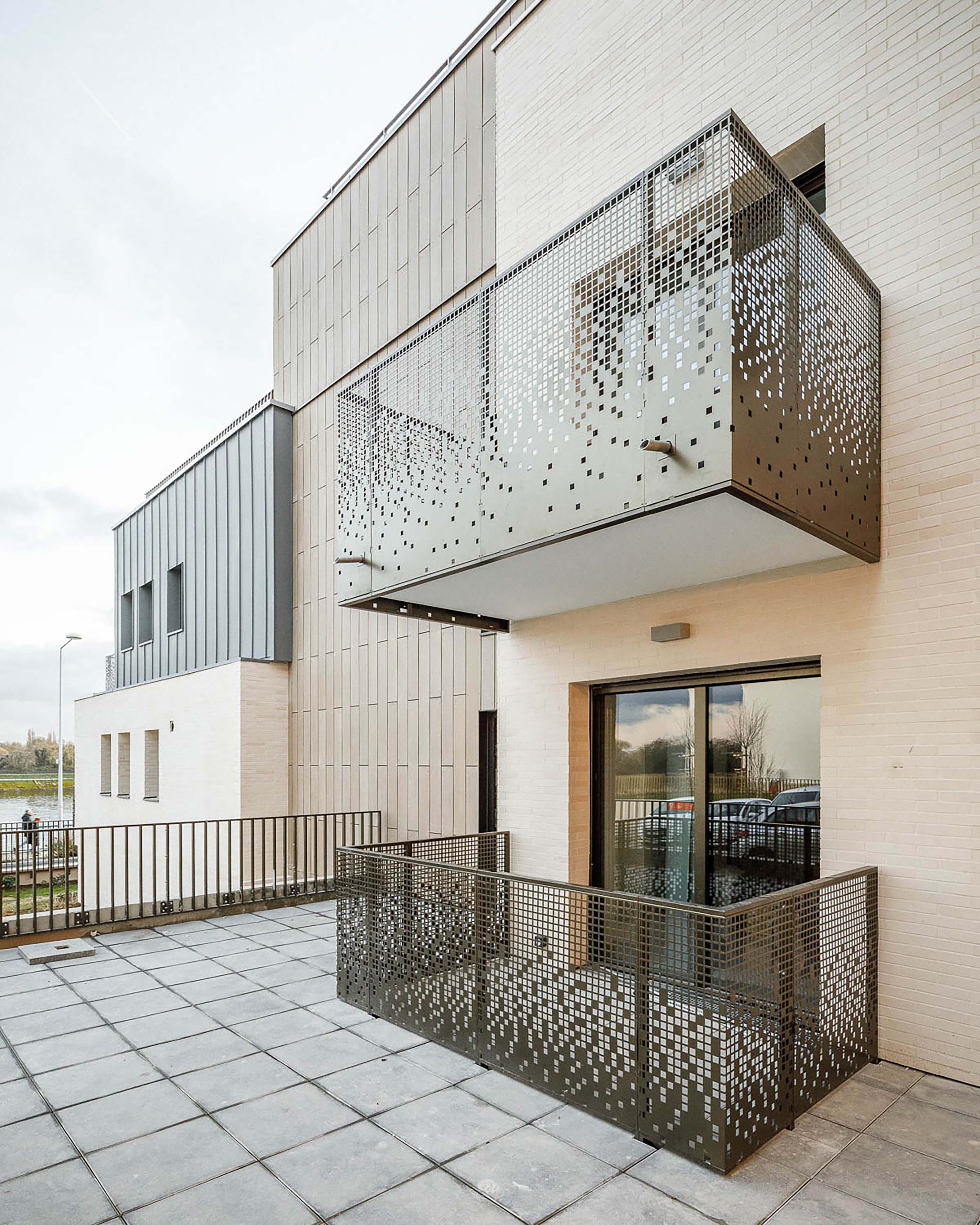 Residential facility for dependent elderly people with 94 beds and 6 adapted apartments. by