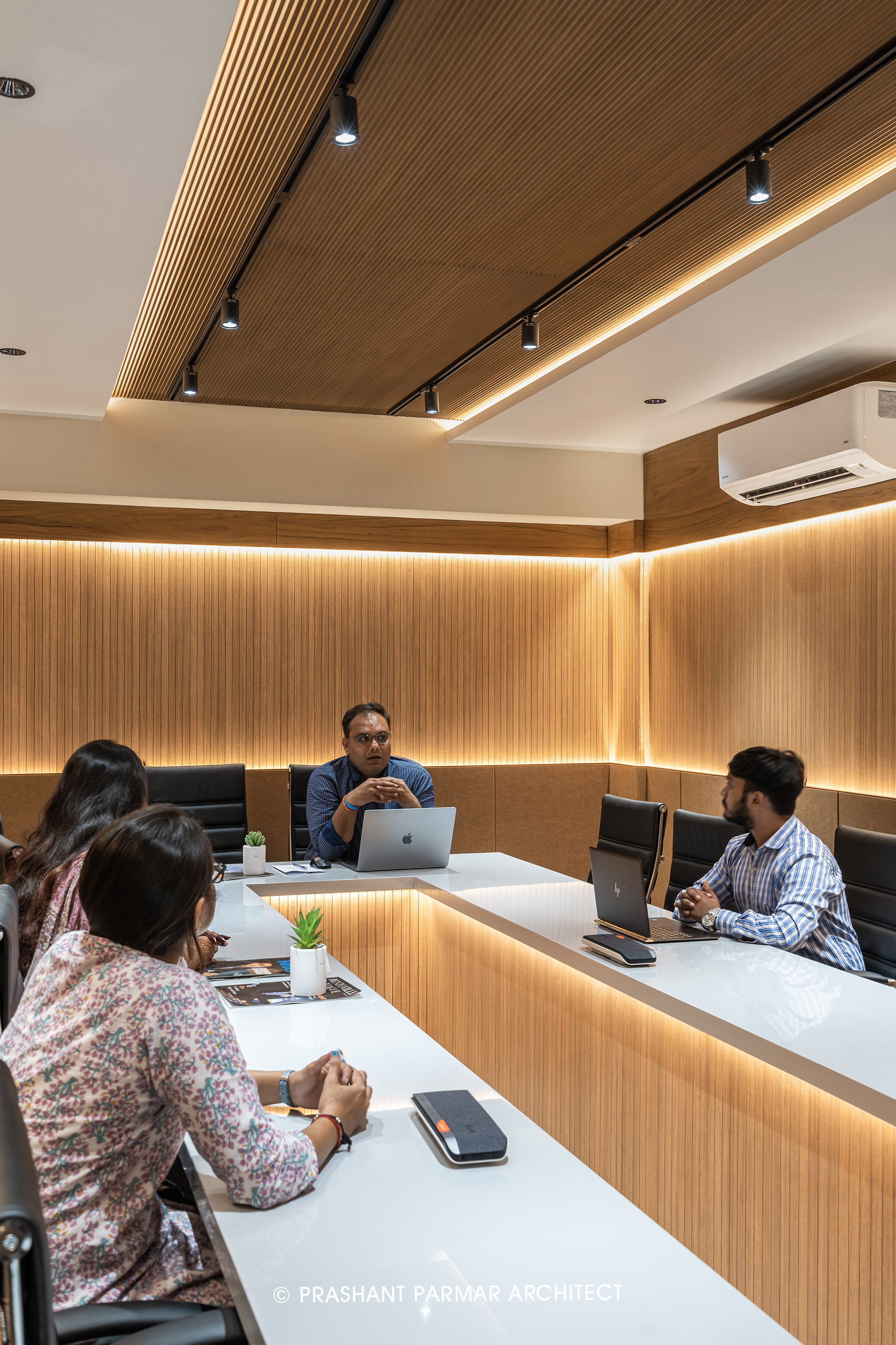 Modern Office Interior Design At Ahmedabad by Prashant Parmar Architect ...