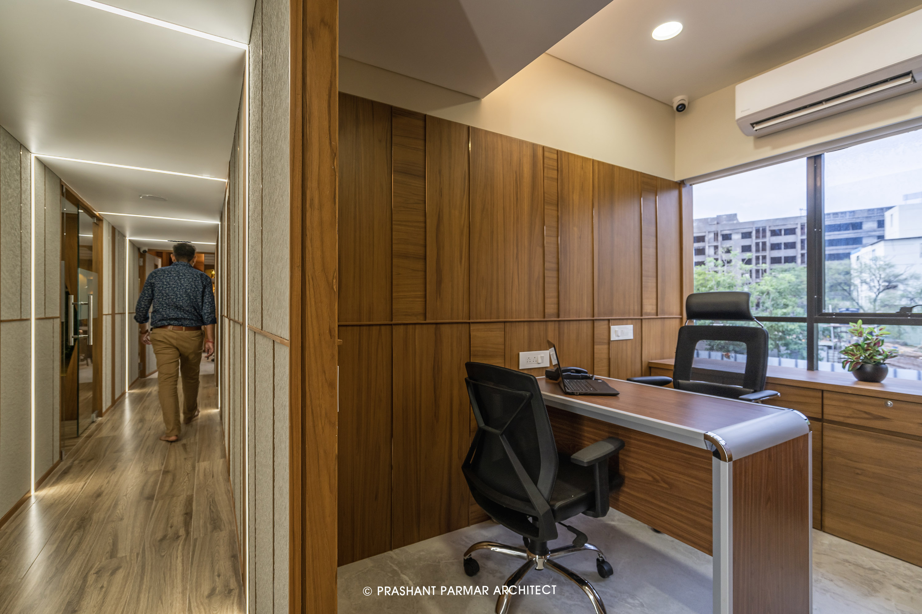 Modern Office Interior Design At Ahmedabad by Prashant Parmar Architect ...
