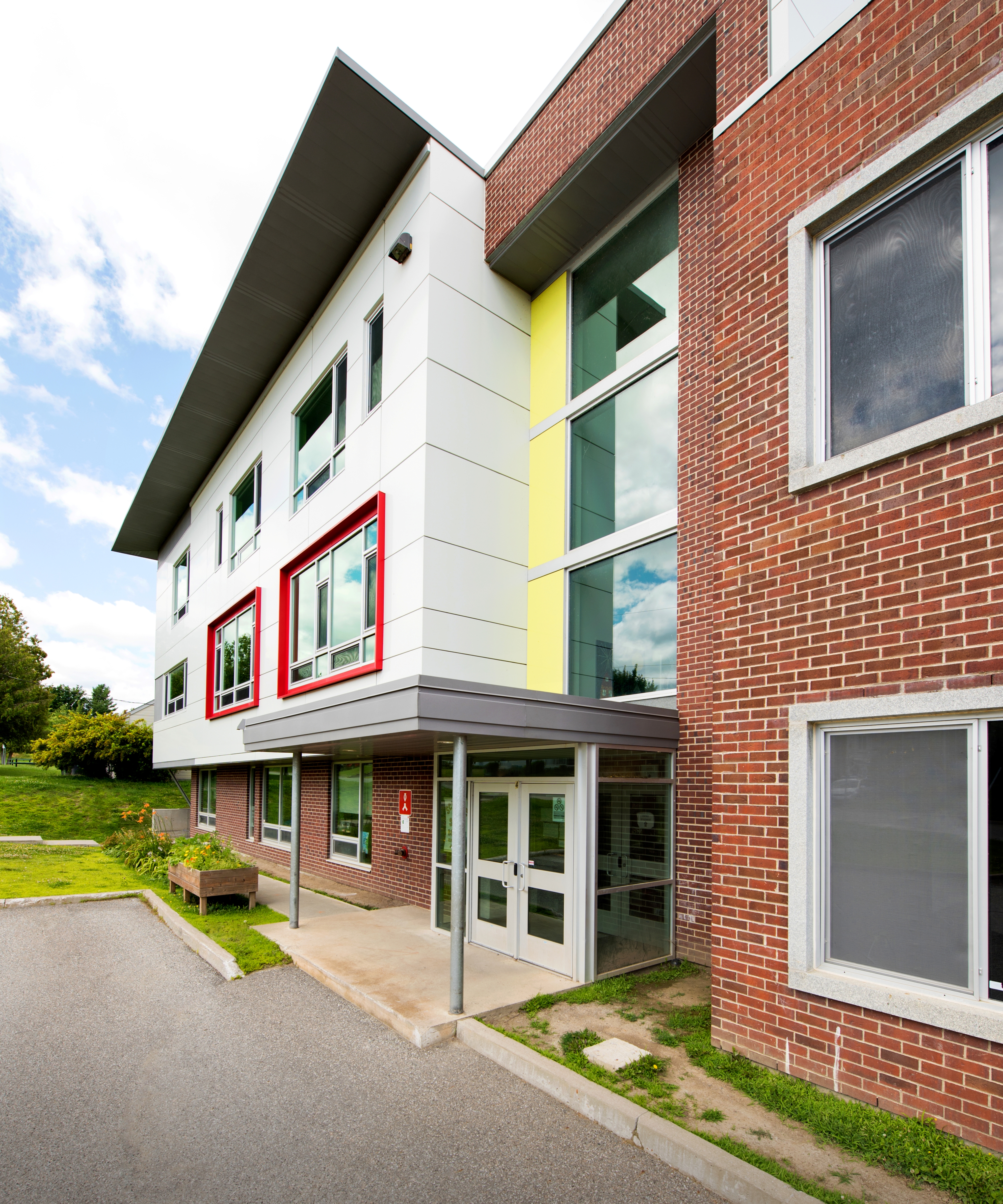 École Beaulieu : agrandissement by 1628 inc. - Architizer