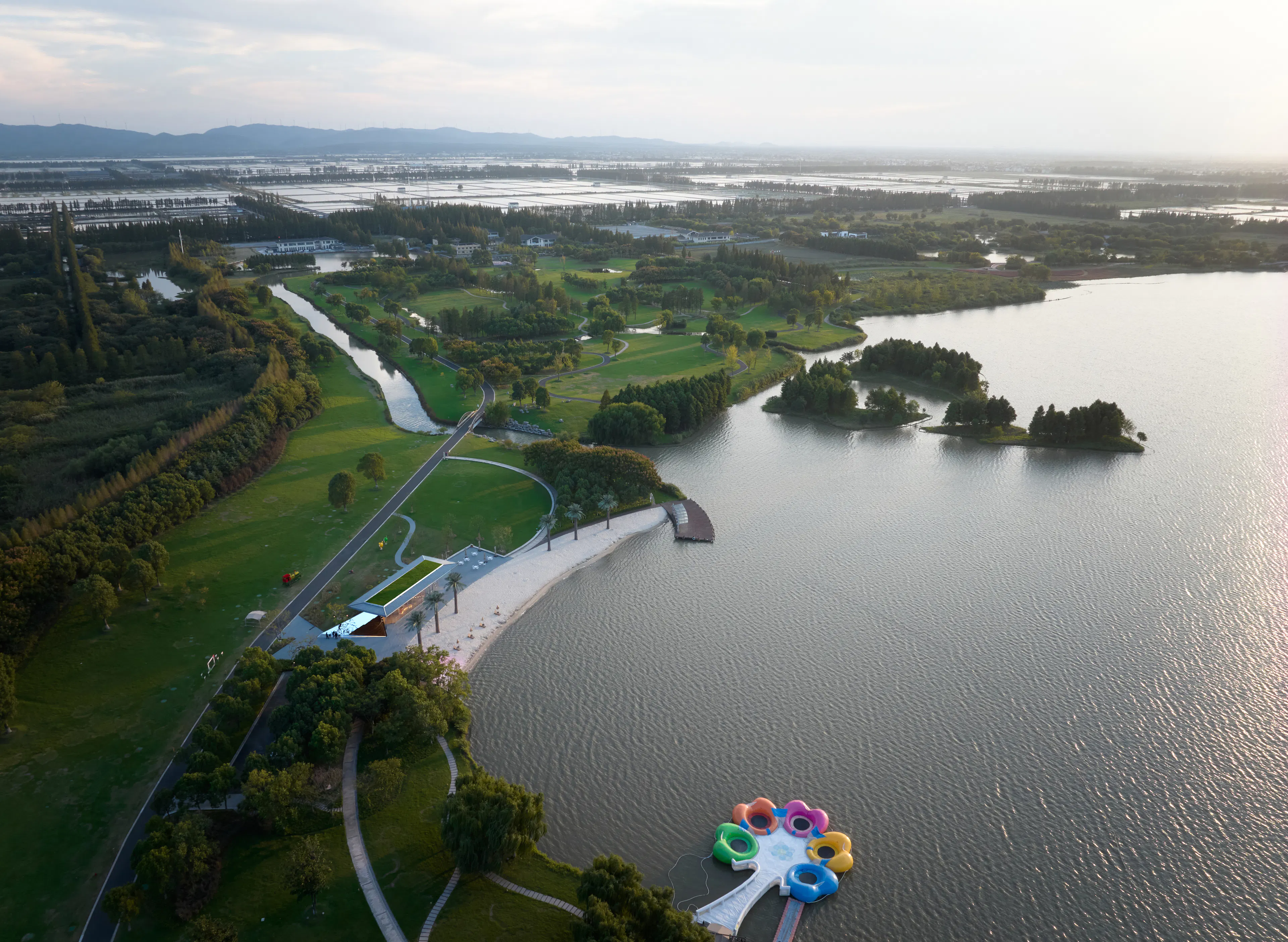Golden Beach Pavilion in Gucheng Lake — 2