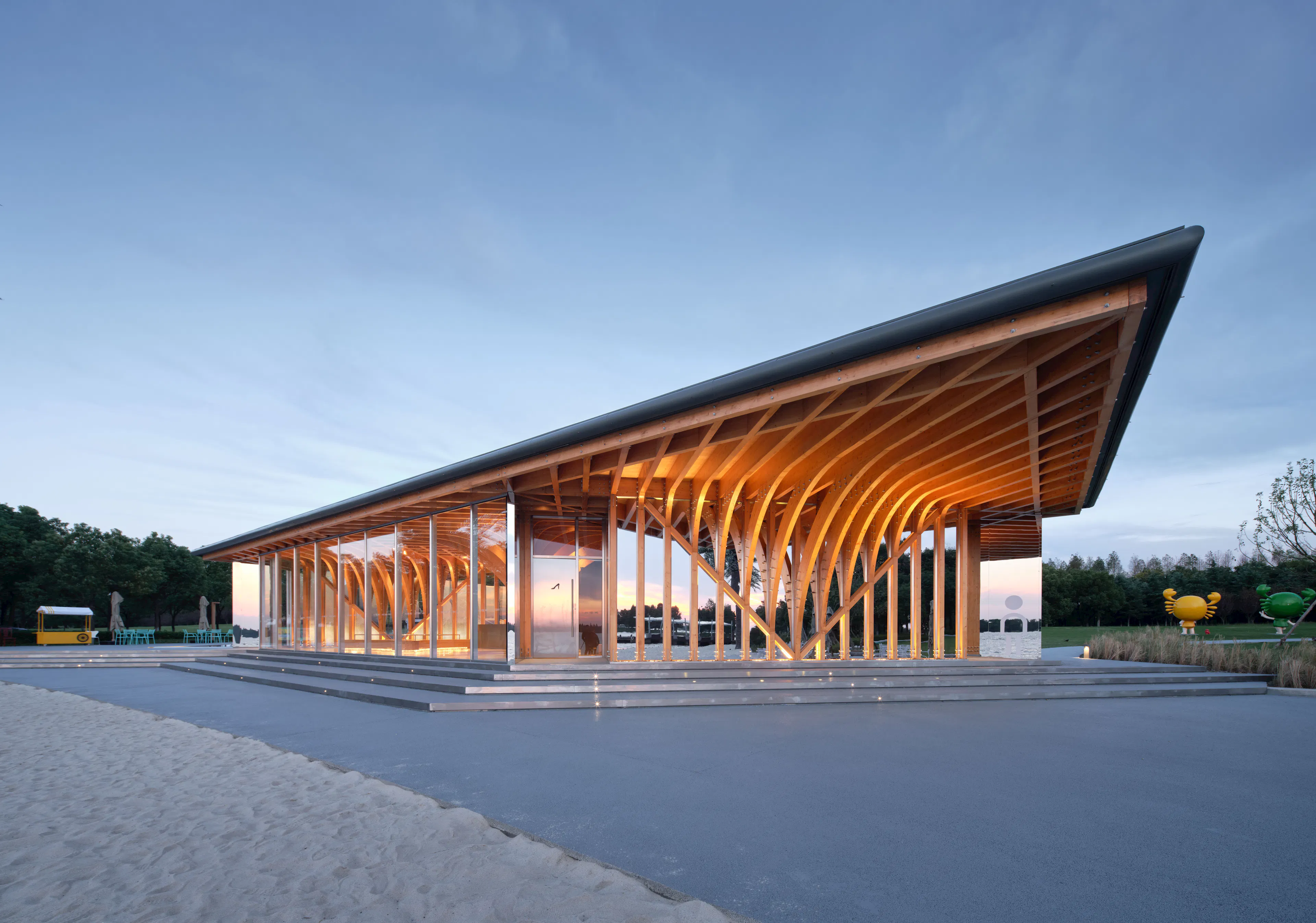 Golden Beach Pavilion in Gucheng Lake — 1