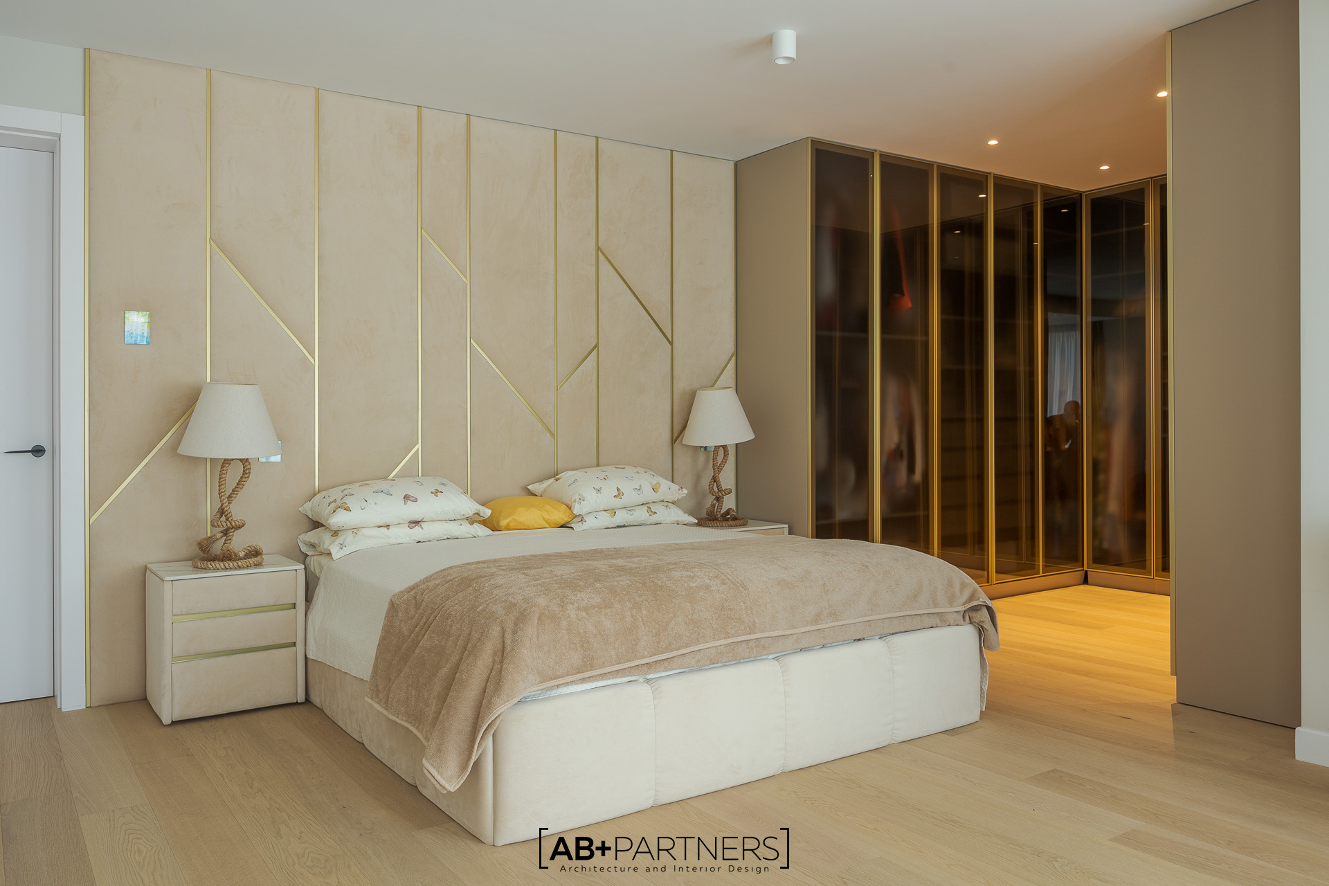 HOUSE IN THE HISTORIC CENTER OF BUCHAREST: INTERIOR DESIGN by AB ...