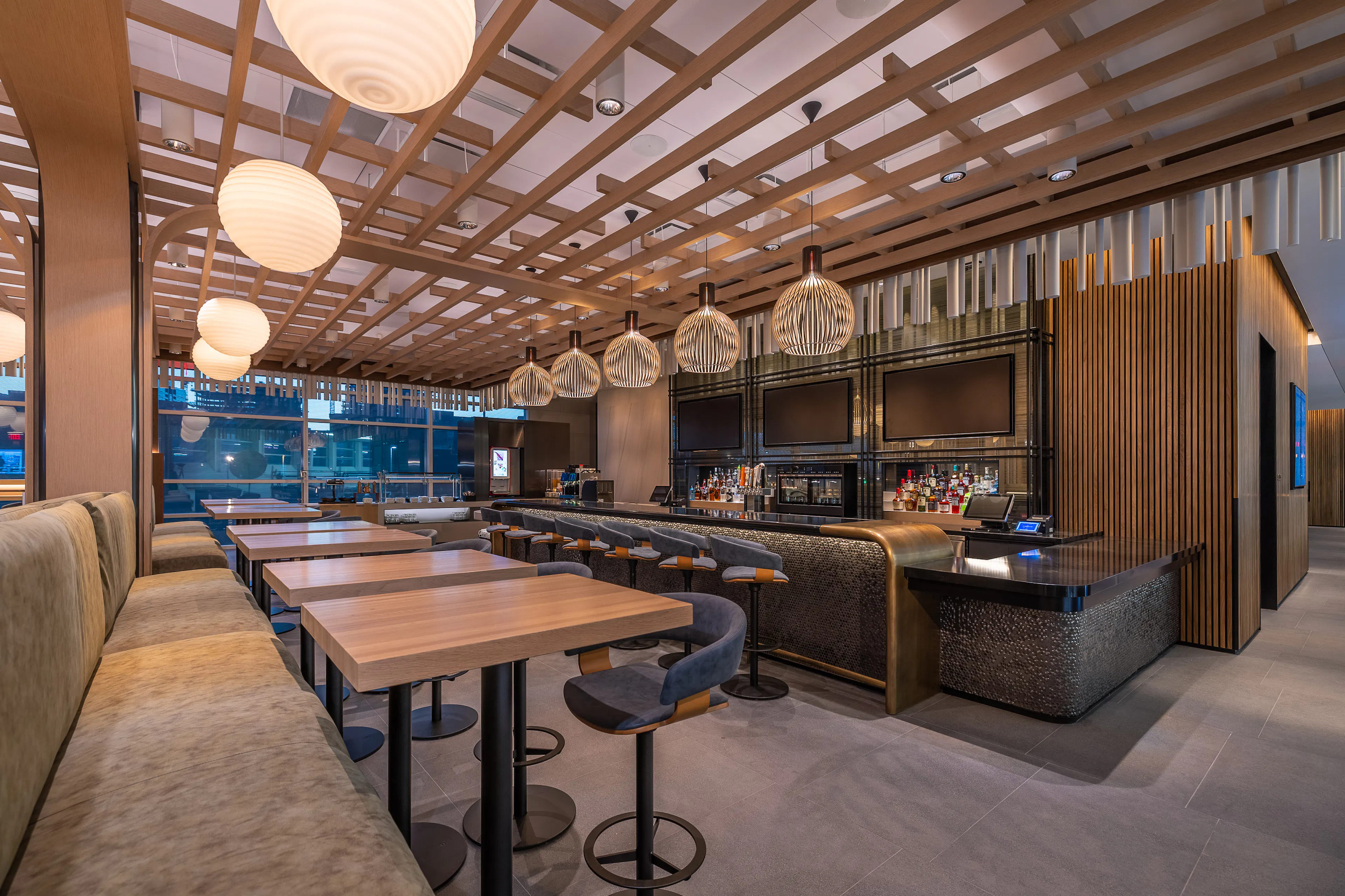 American Airlines Admirals Club at DCA — 6