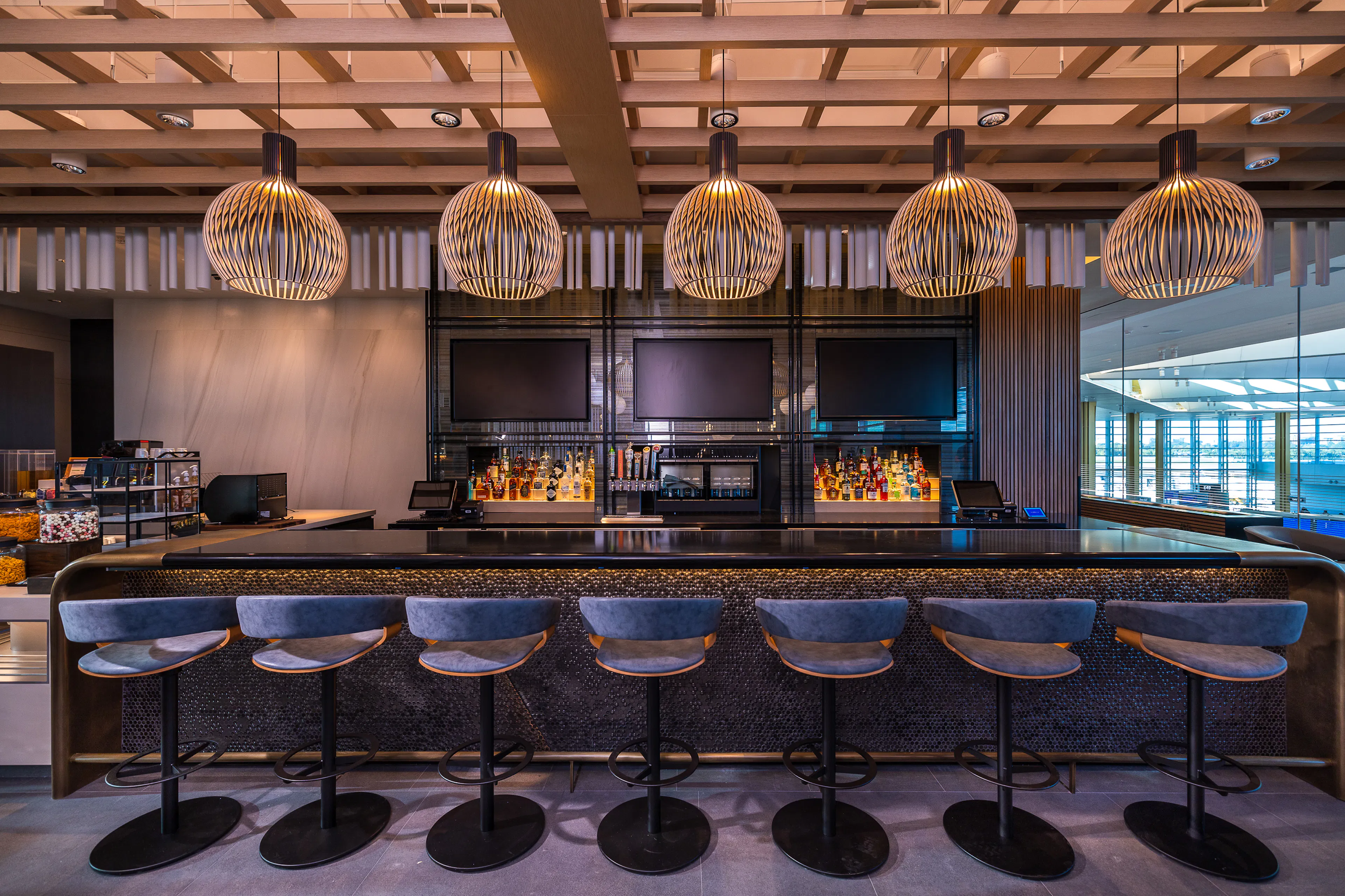 American Airlines Admirals Club at DCA — 8