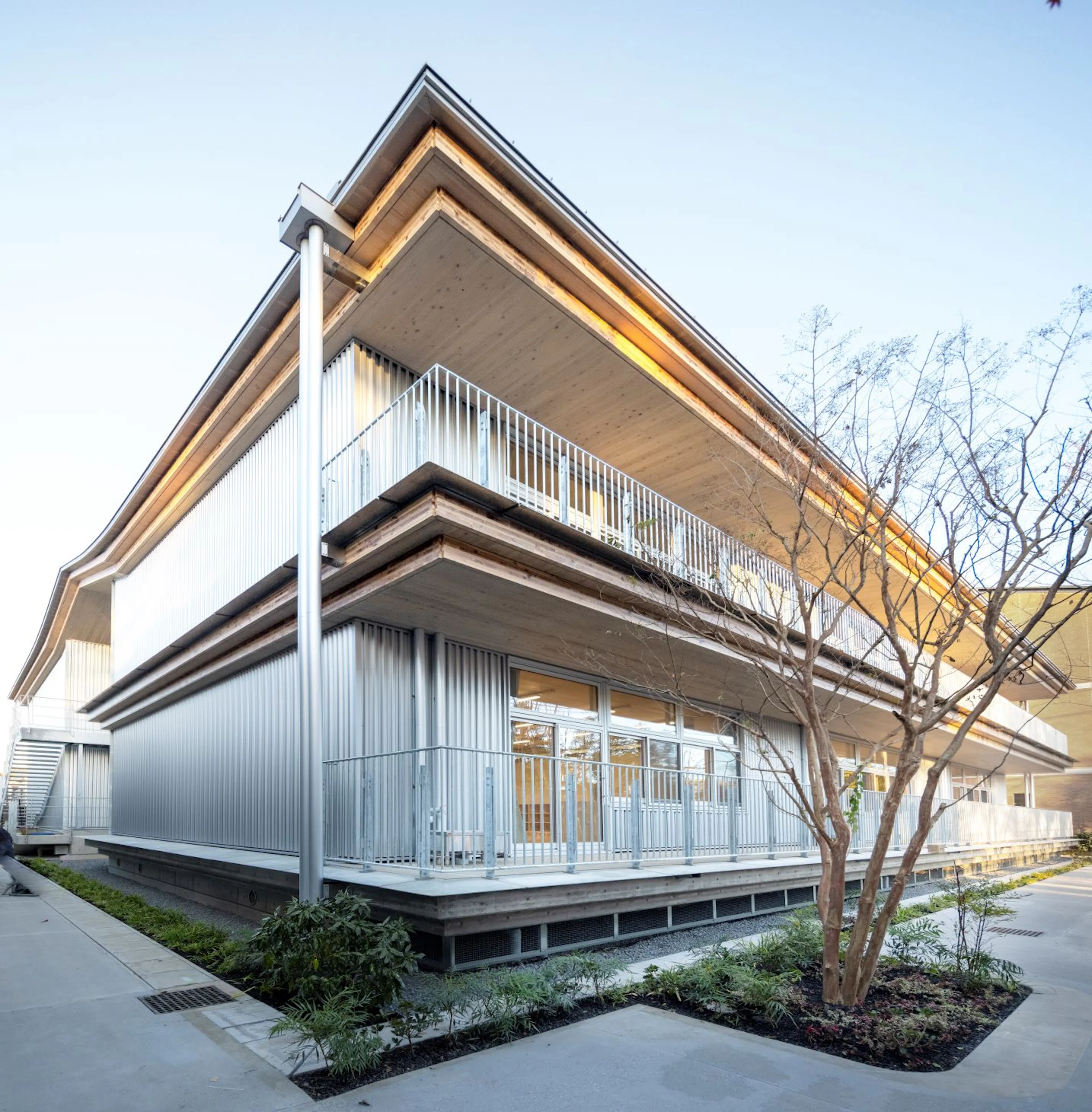 Showa Gakuin Elementary School West Wing — 1